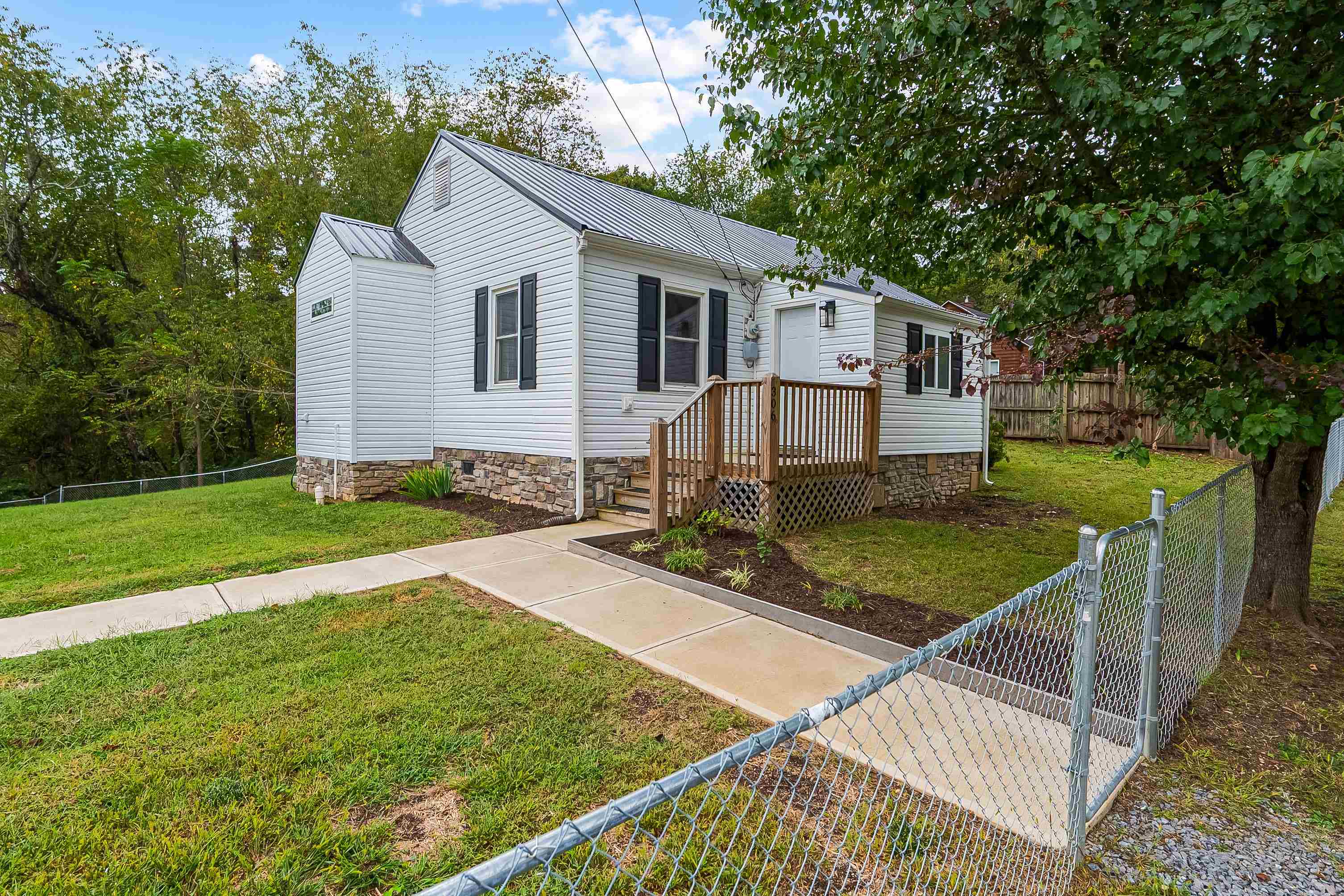 Radford, Virginia 24141, United States, 2 Bedrooms Bedrooms, ,1 BathroomBathrooms,Residential,Active,223716