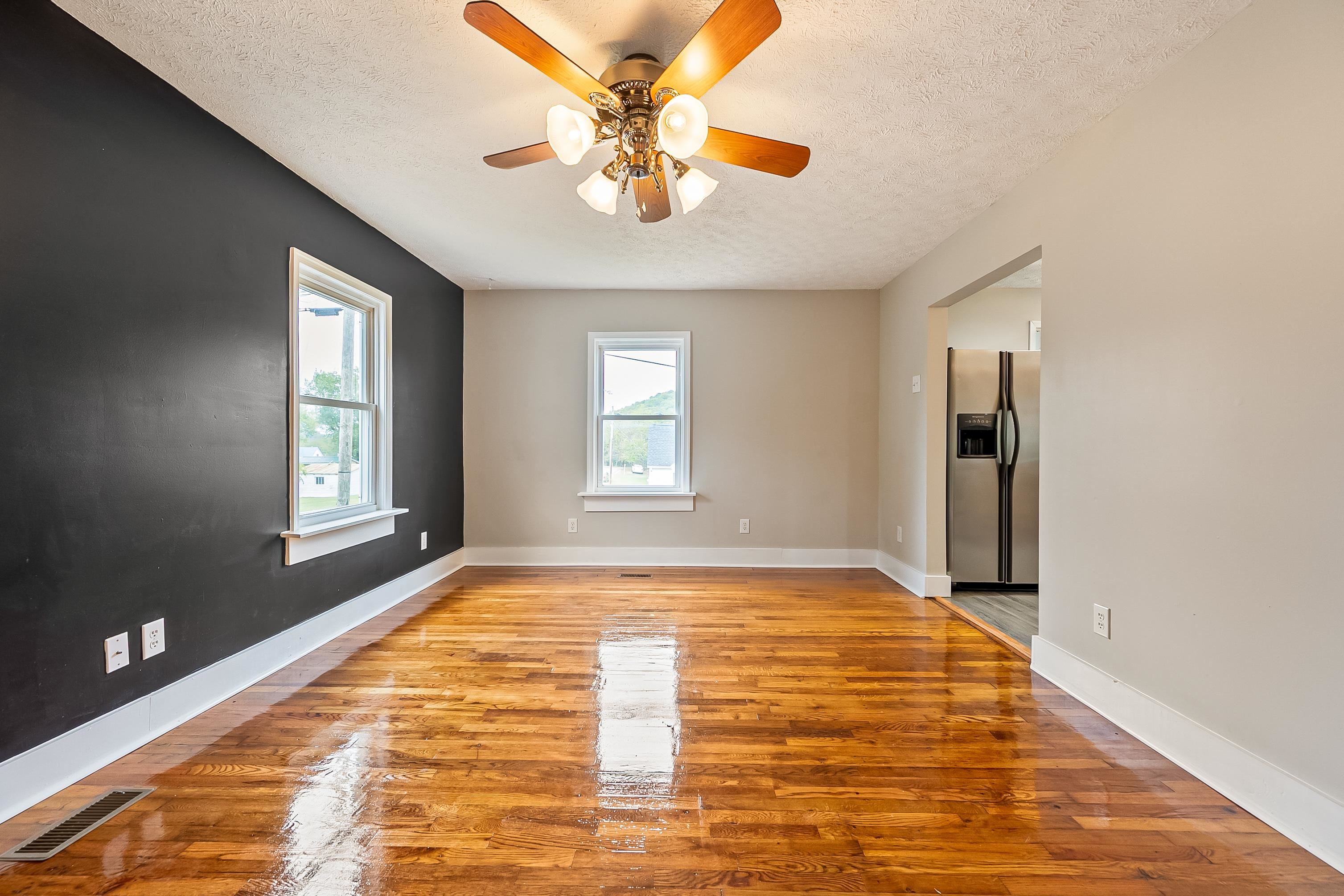 Radford, Virginia 24141, United States, 2 Bedrooms Bedrooms, ,1 BathroomBathrooms,Residential,Active,223716