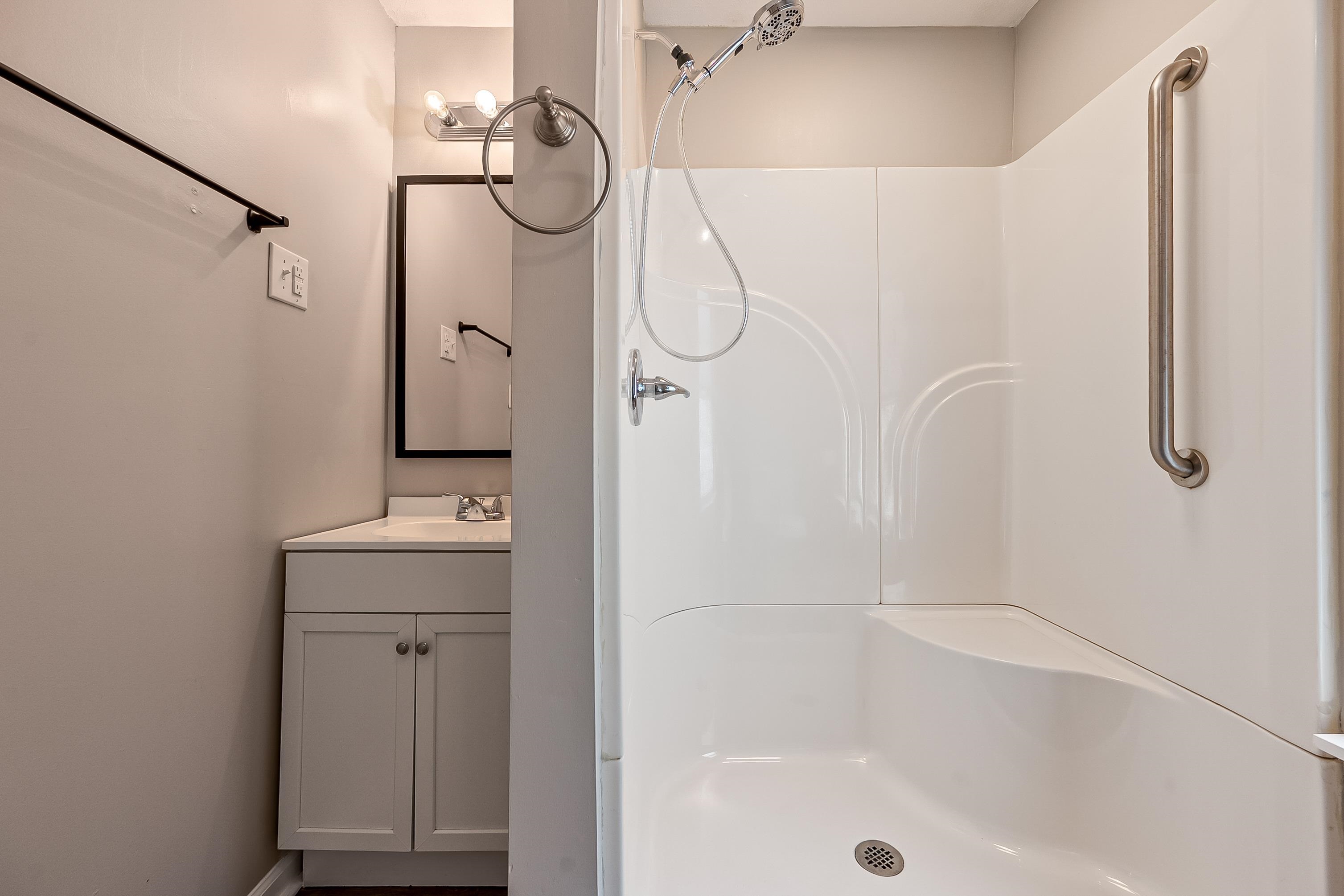 Radford, Virginia 24141, United States, 2 Bedrooms Bedrooms, ,1 BathroomBathrooms,Residential,Active,223716