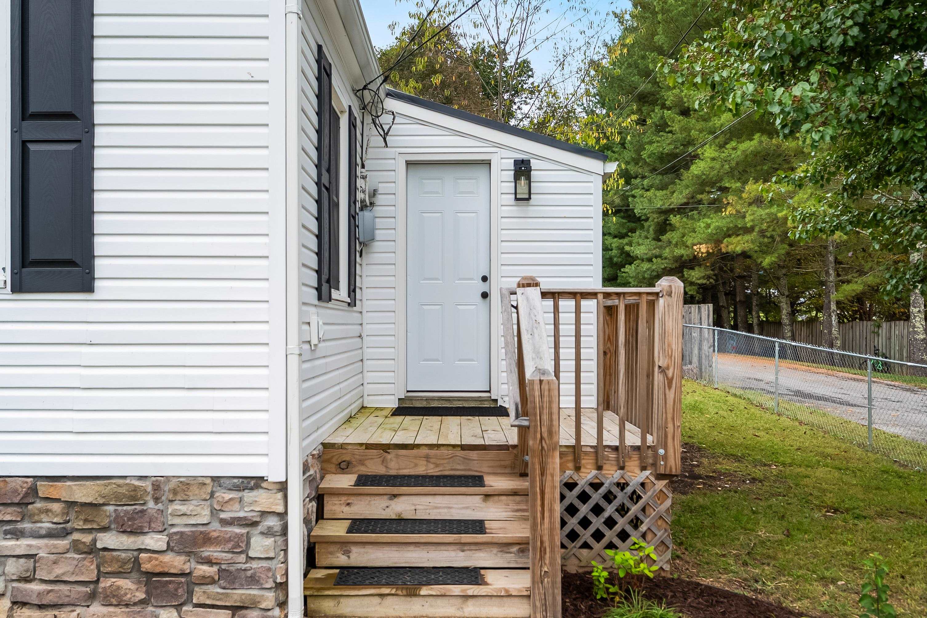 Radford, Virginia 24141, United States, 2 Bedrooms Bedrooms, ,1 BathroomBathrooms,Residential,Active,223716