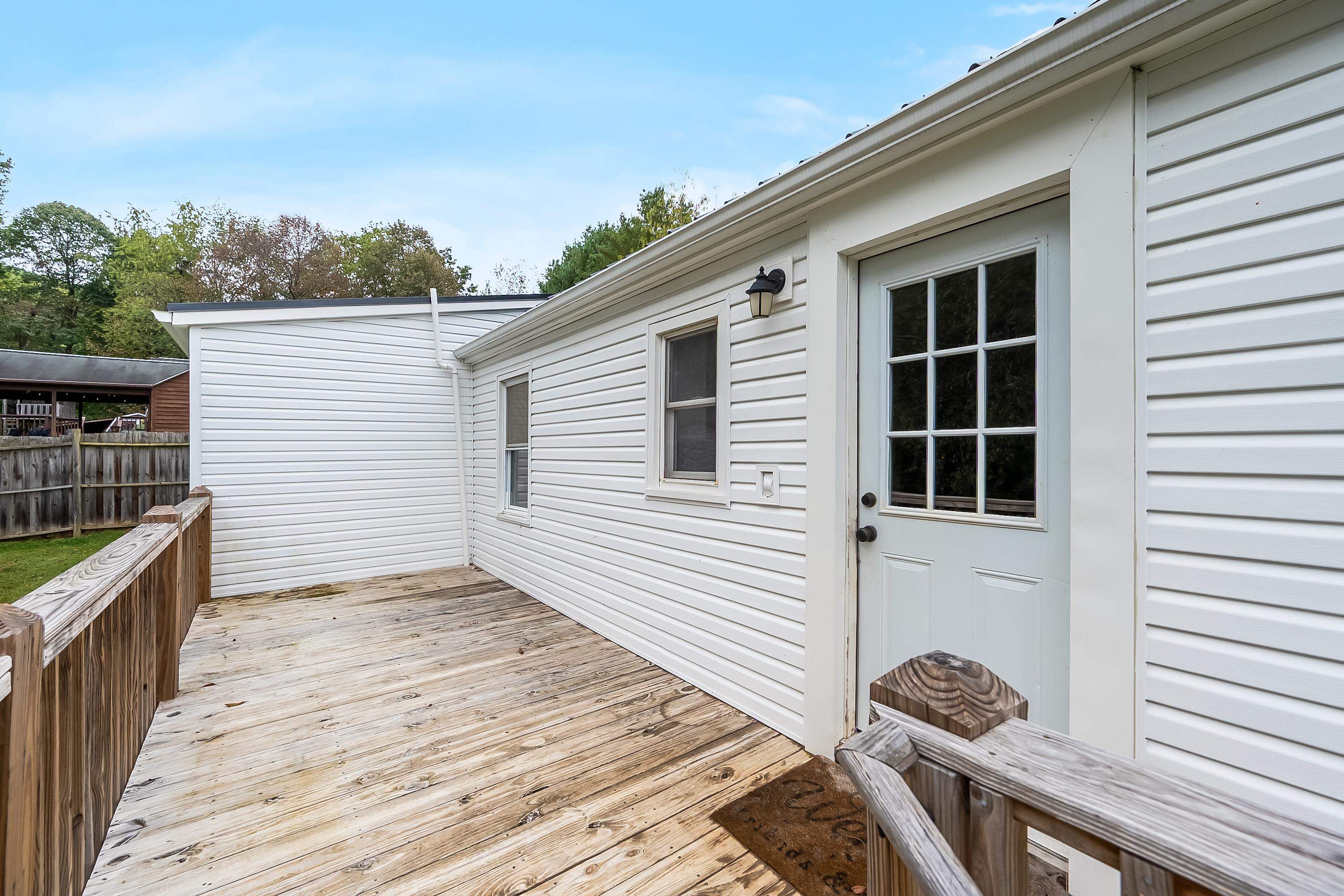 Radford, Virginia 24141, United States, 2 Bedrooms Bedrooms, ,1 BathroomBathrooms,Residential,Active,223716