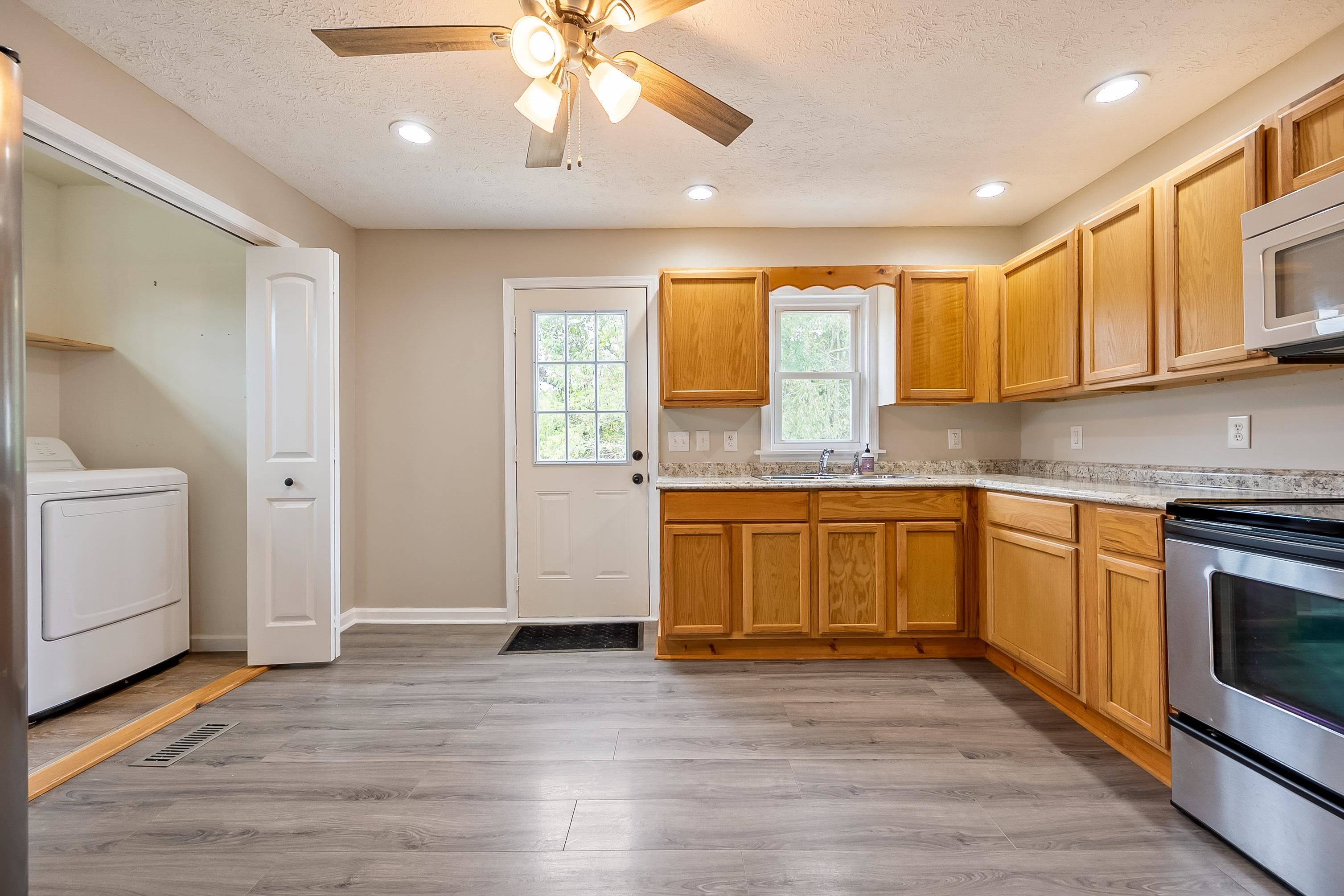 Radford, Virginia 24141, United States, 2 Bedrooms Bedrooms, ,1 BathroomBathrooms,Residential,Active,223716