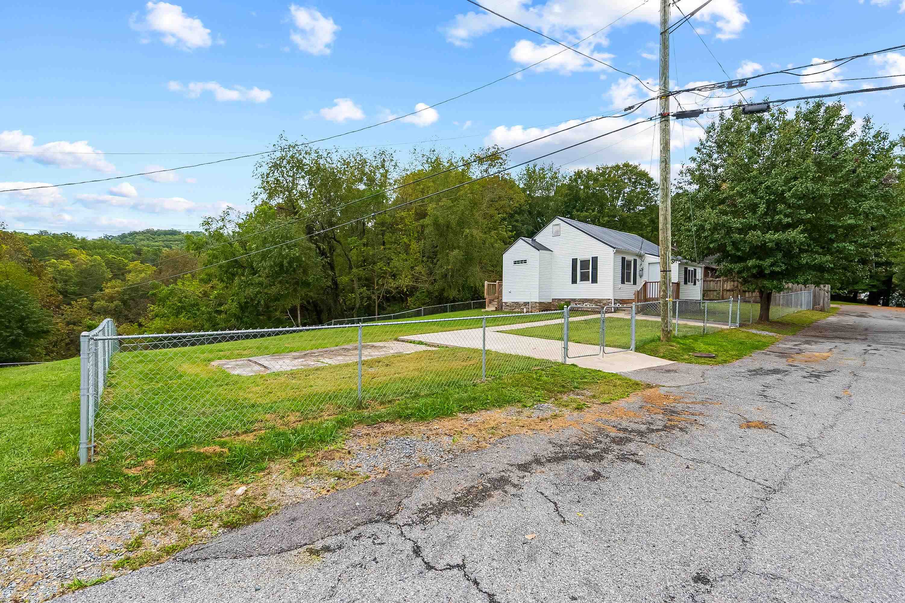 Radford, Virginia 24141, United States, 2 Bedrooms Bedrooms, ,1 BathroomBathrooms,Residential,Active,223716