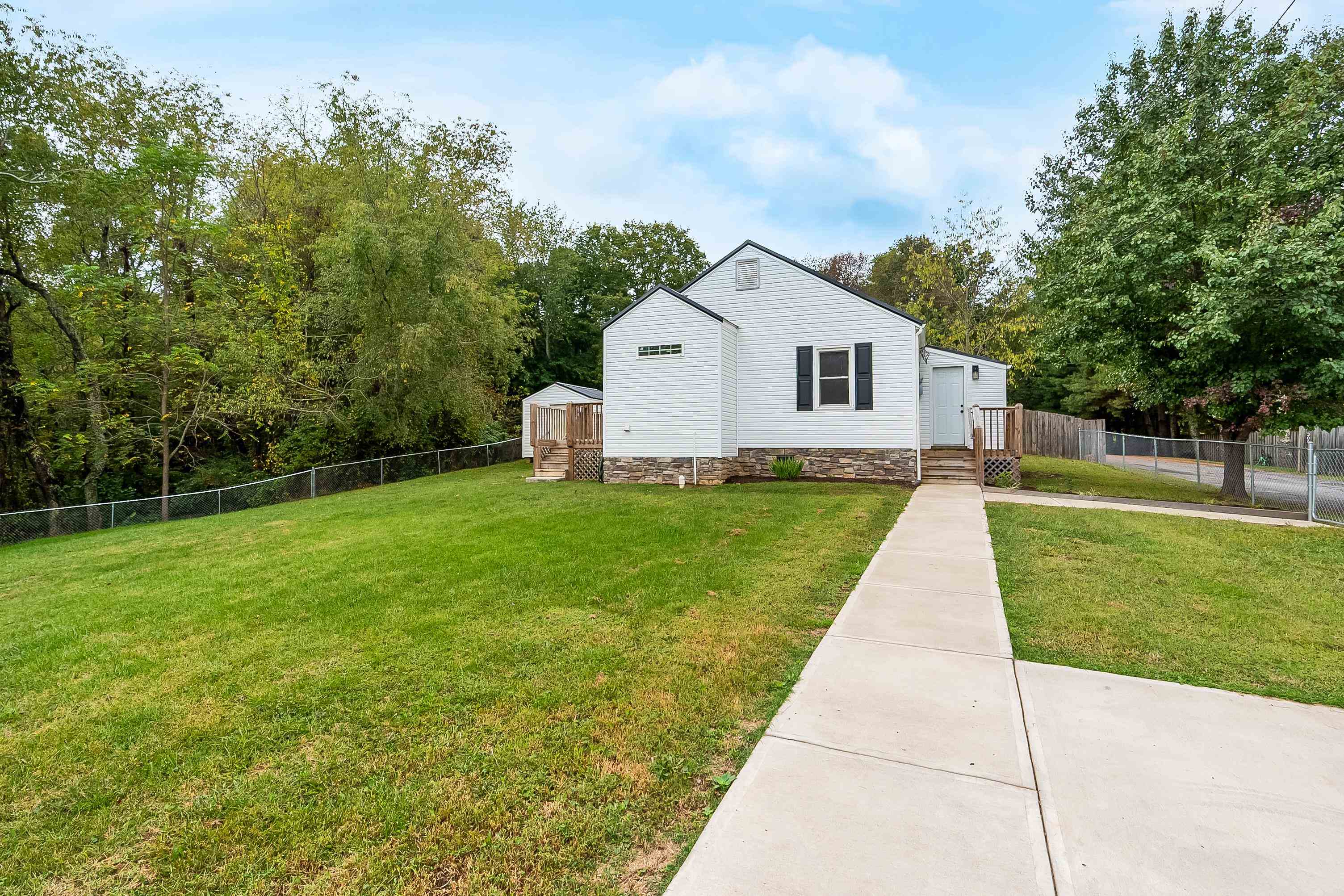 Radford, Virginia 24141, United States, 2 Bedrooms Bedrooms, ,1 BathroomBathrooms,Residential,Active,223716