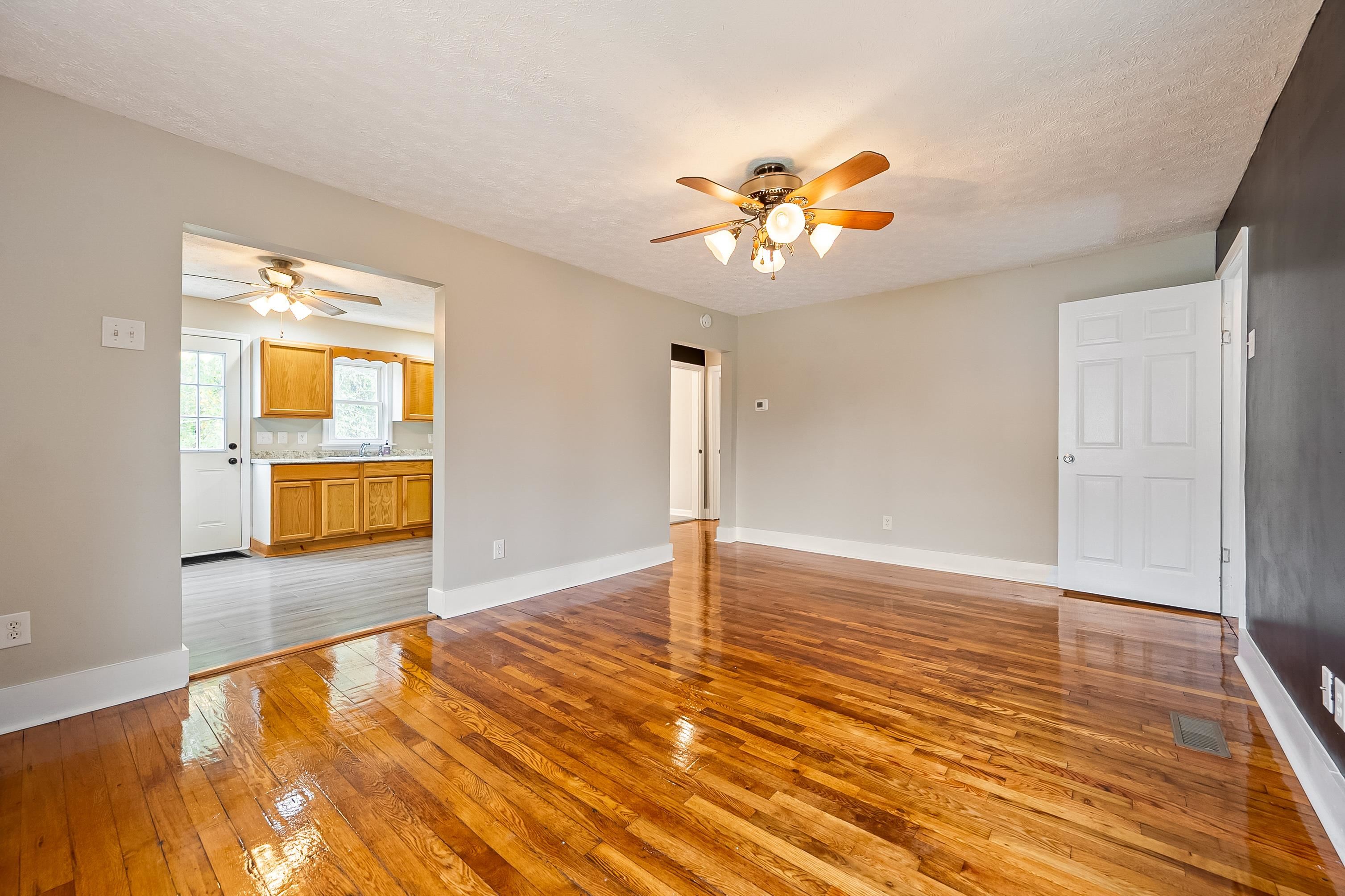 Radford, Virginia 24141, United States, 2 Bedrooms Bedrooms, ,1 BathroomBathrooms,Residential,Active,223716