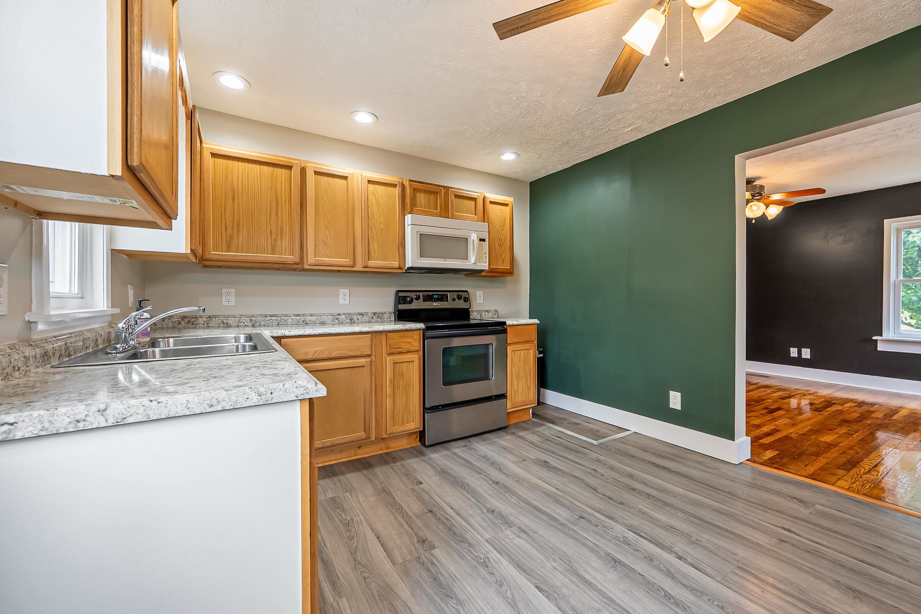 Radford, Virginia 24141, United States, 2 Bedrooms Bedrooms, ,1 BathroomBathrooms,Residential,Active,223716