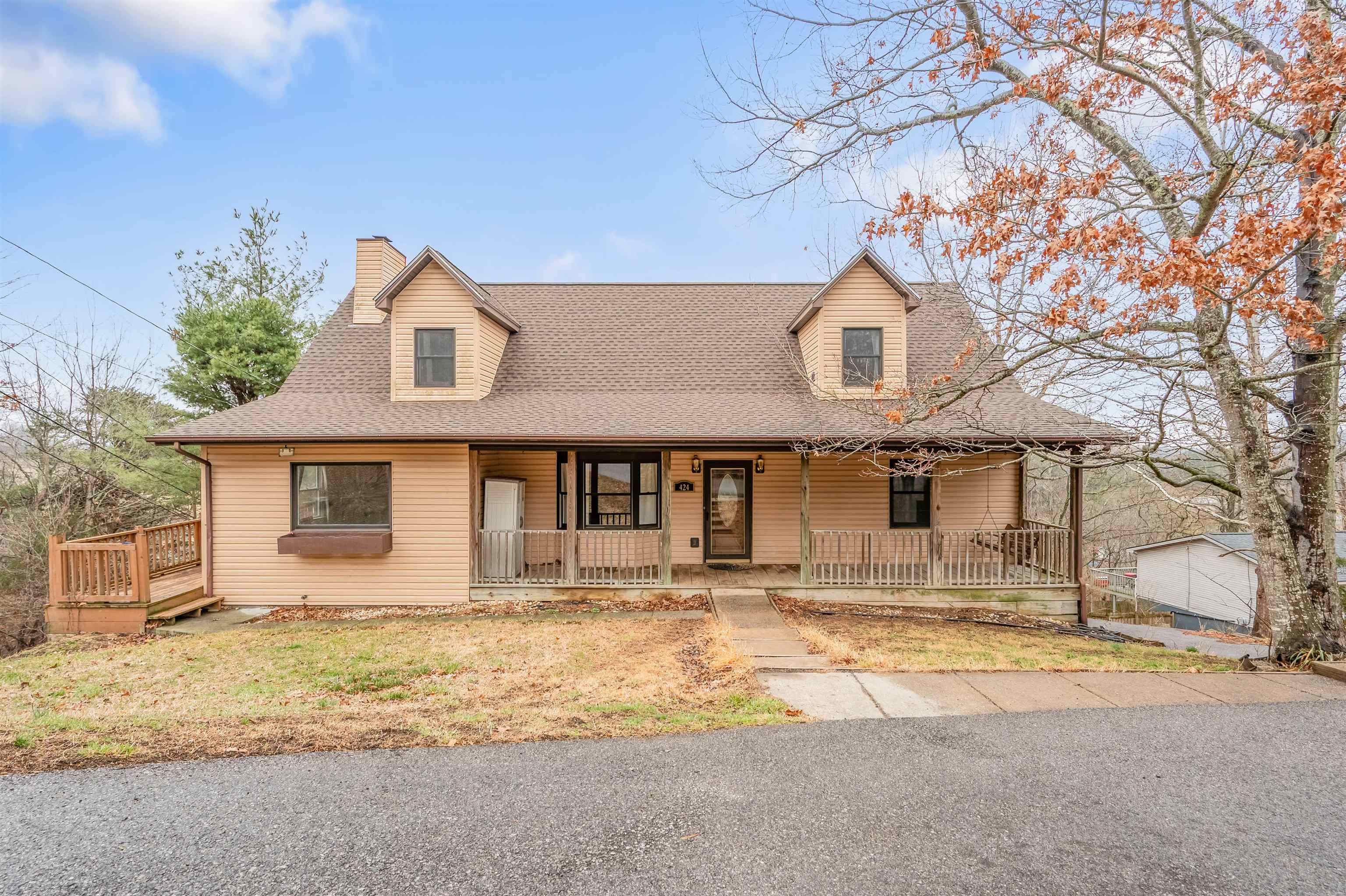 424 TANGLEWOOD Drive