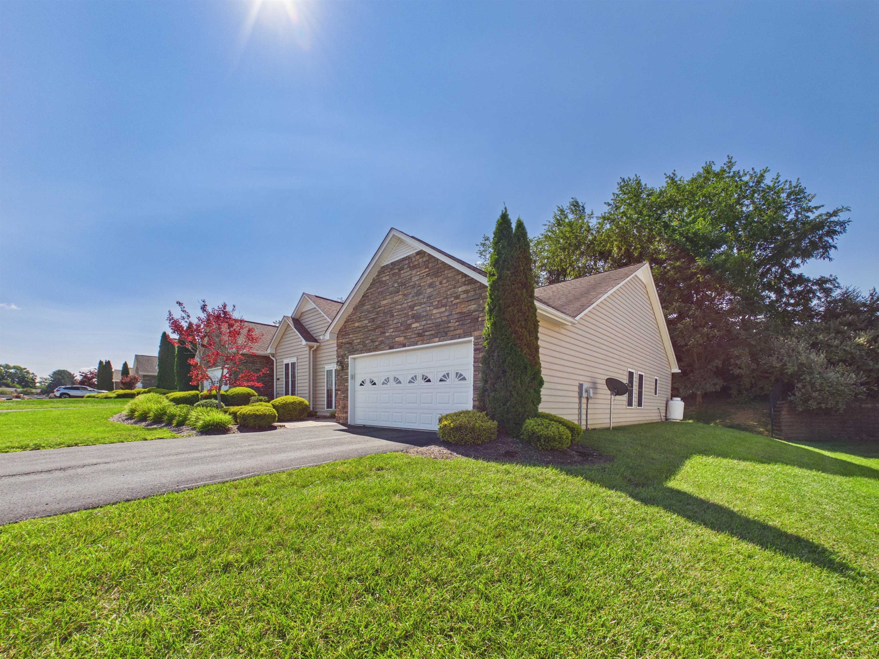 250 VINNIE Avenue