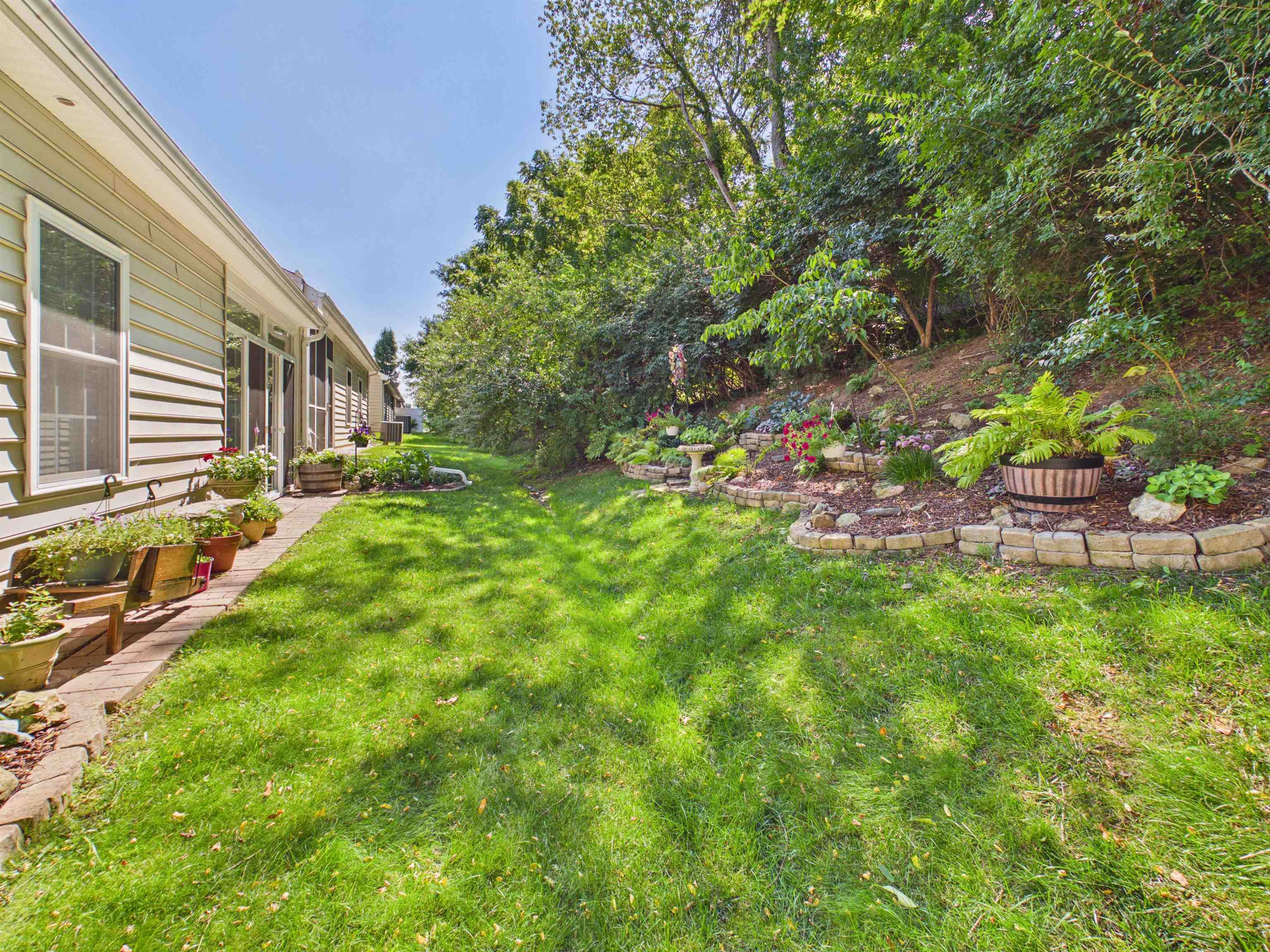 250 VINNIE Avenue
