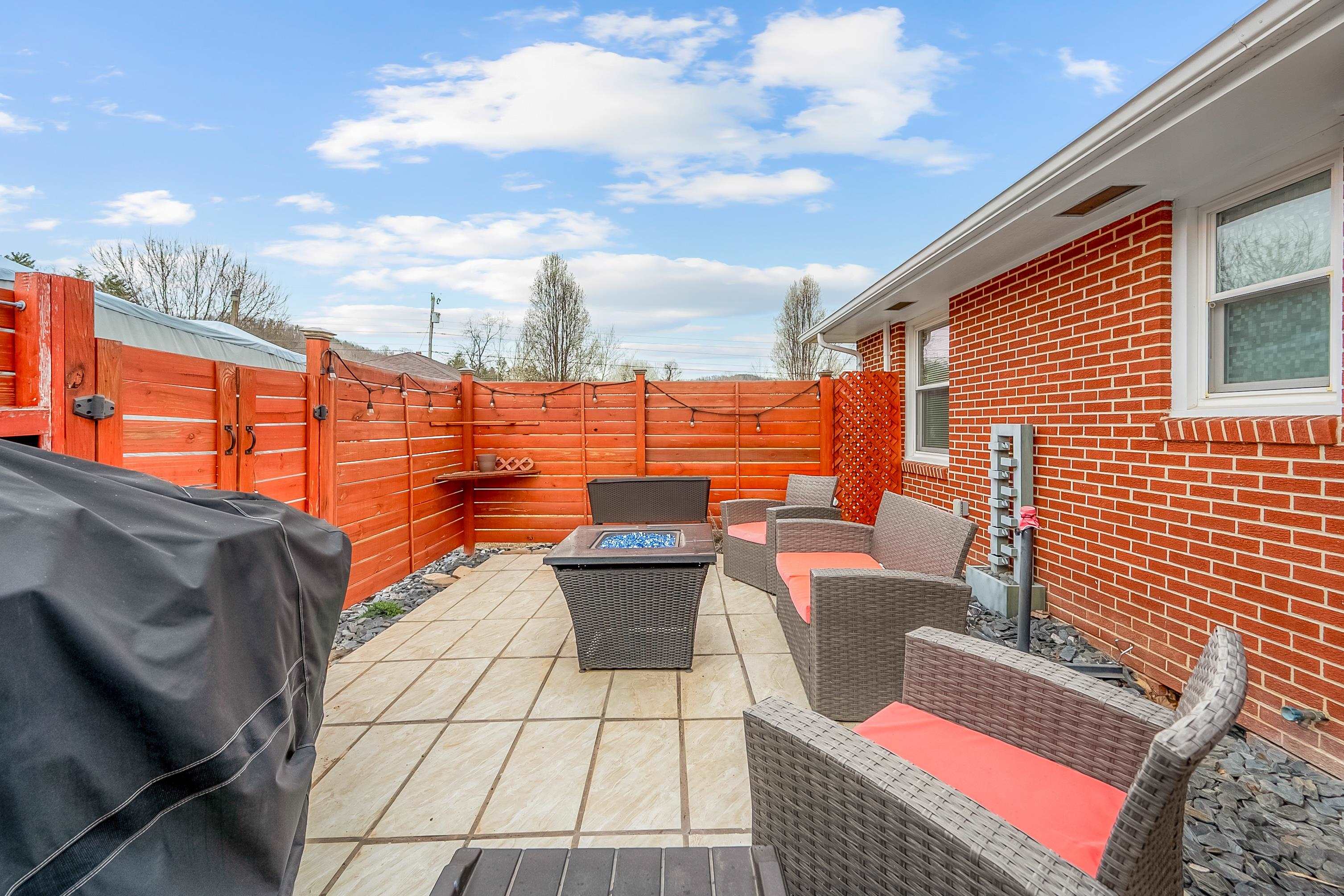 Shawsville, Virginia 24162, United States, 2 Bedrooms Bedrooms, ,2 BathroomsBathrooms,Residential,Active,106907