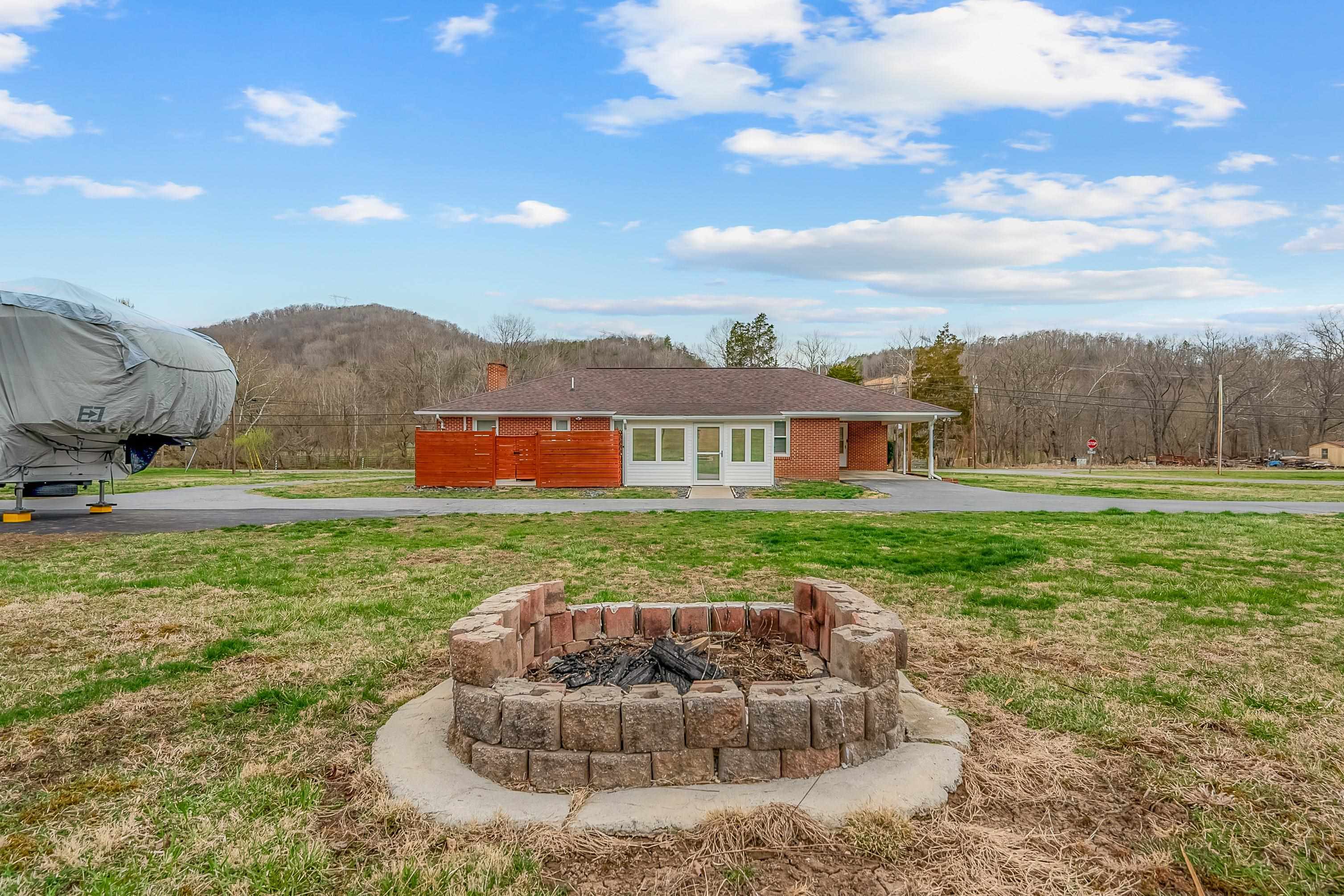 Shawsville, Virginia 24162, United States, 2 Bedrooms Bedrooms, ,2 BathroomsBathrooms,Residential,Active,106907