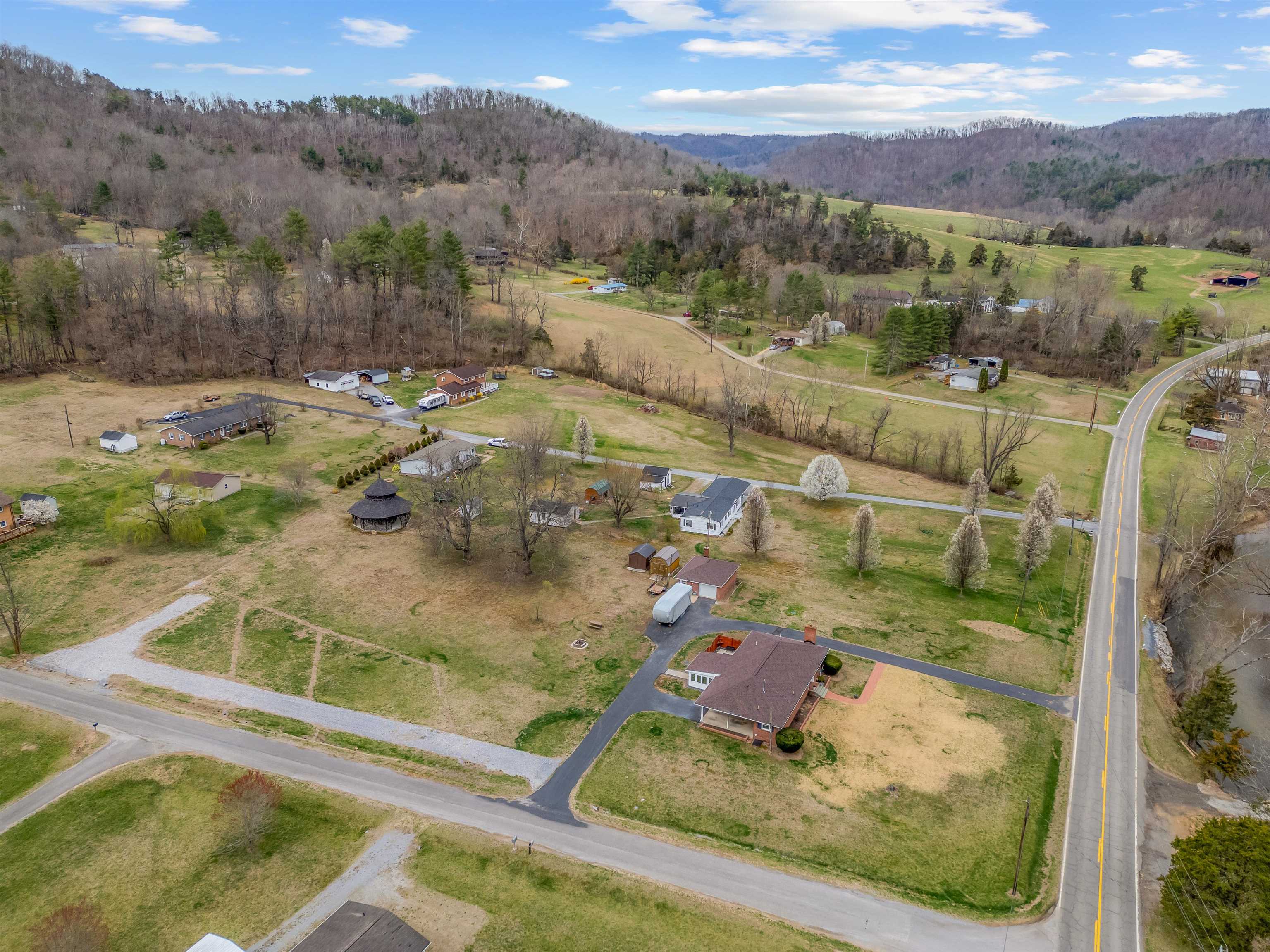 Shawsville, Virginia 24162, United States, 2 Bedrooms Bedrooms, ,2 BathroomsBathrooms,Residential,Active,106907