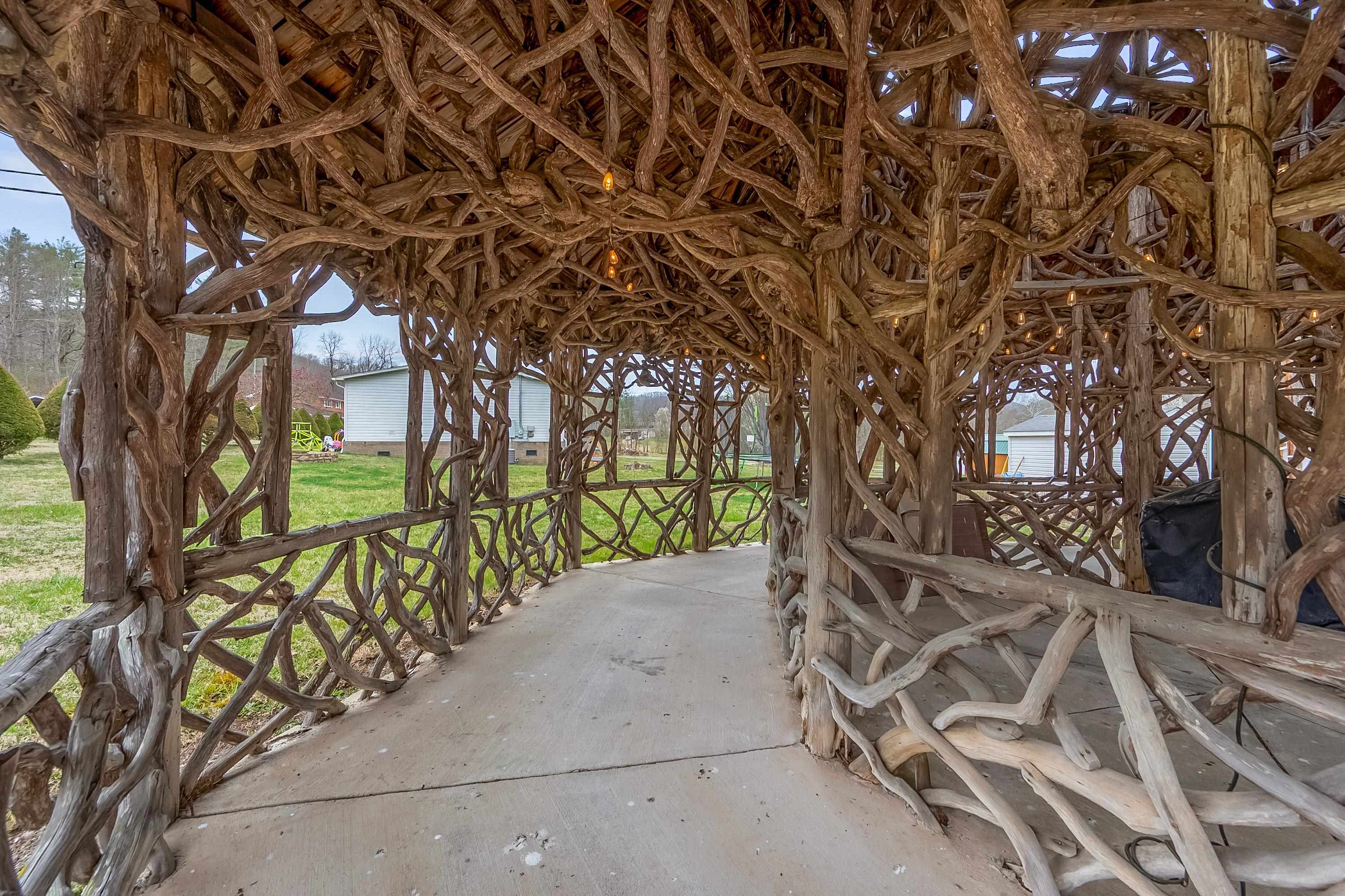 Shawsville, Virginia 24162, United States, 2 Bedrooms Bedrooms, ,2 BathroomsBathrooms,Residential,Active,106907