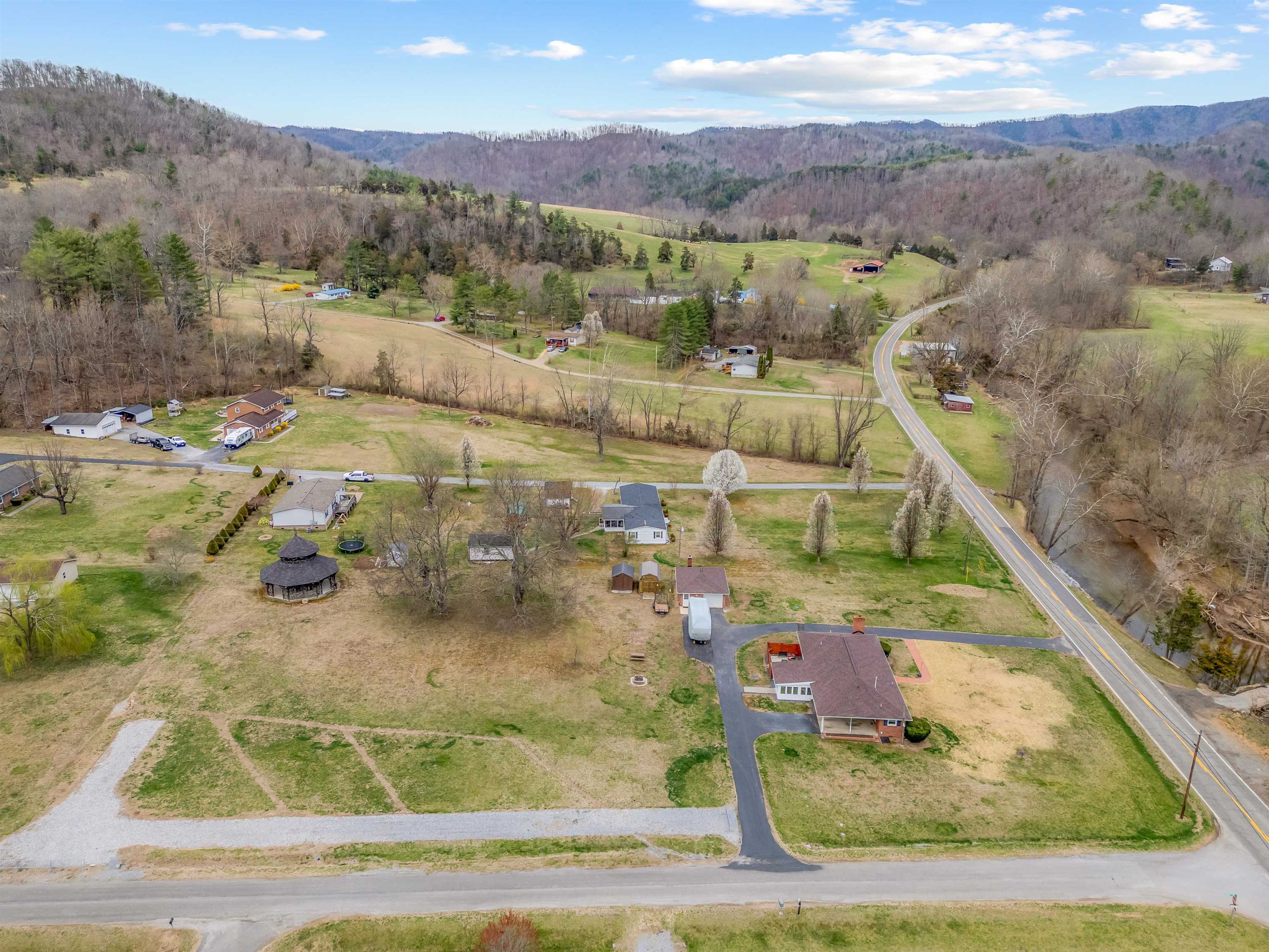 Shawsville, Virginia 24162, United States, 2 Bedrooms Bedrooms, ,2 BathroomsBathrooms,Residential,Active,106907