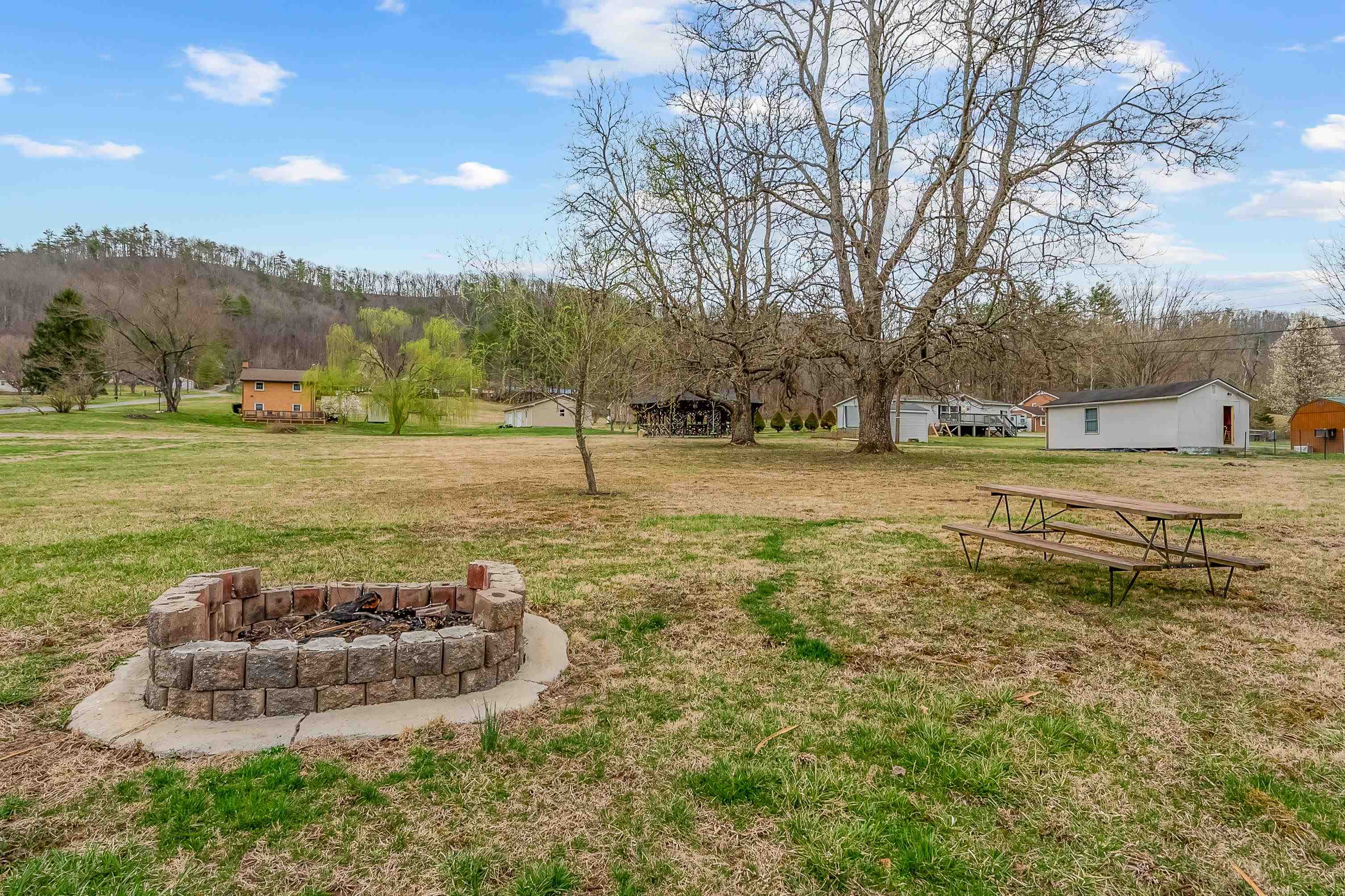 Shawsville, Virginia 24162, United States, 2 Bedrooms Bedrooms, ,2 BathroomsBathrooms,Residential,Active,106907