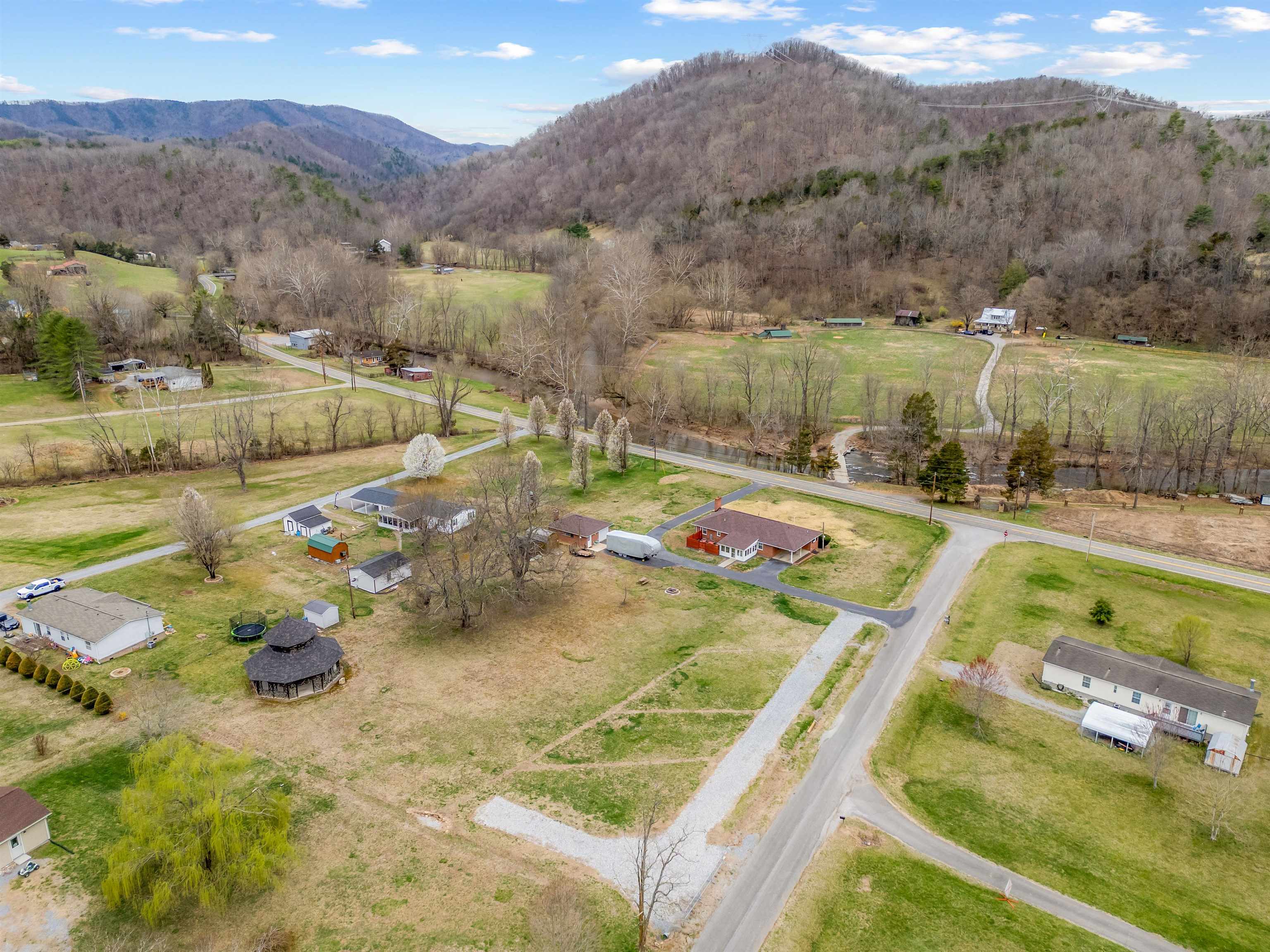 Shawsville, Virginia 24162, United States, 2 Bedrooms Bedrooms, ,2 BathroomsBathrooms,Residential,Active,106907