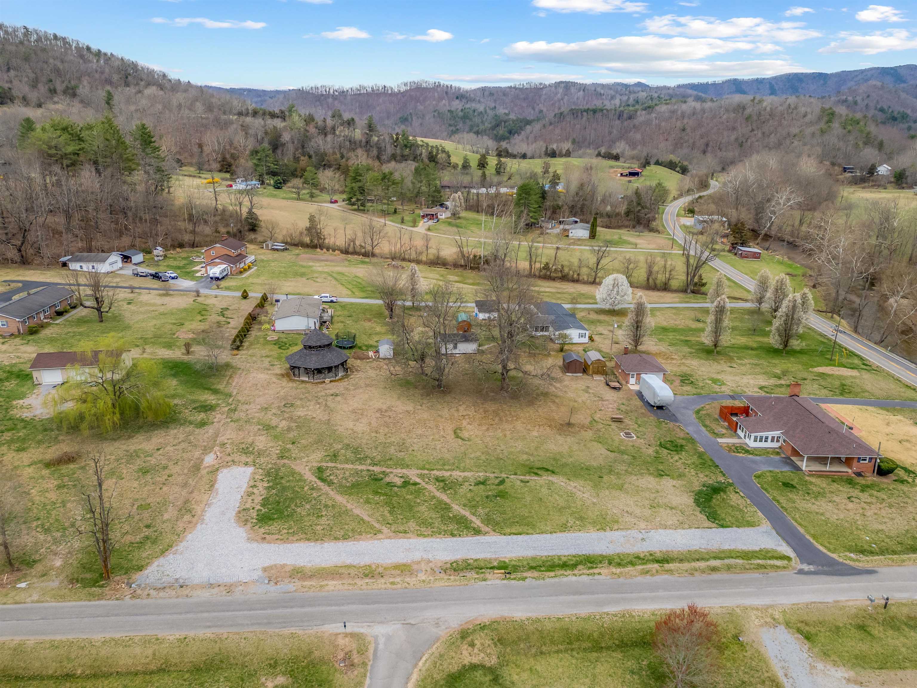 Shawsville, Virginia 24162, United States, 2 Bedrooms Bedrooms, ,2 BathroomsBathrooms,Residential,Active,106907