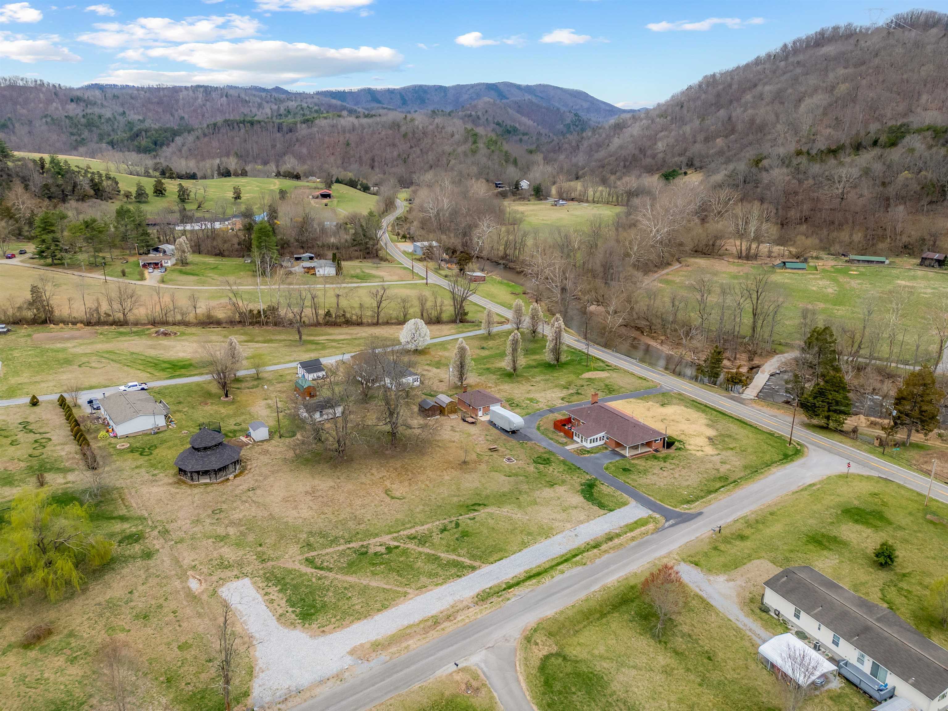 Shawsville, Virginia 24162, United States, 2 Bedrooms Bedrooms, ,2 BathroomsBathrooms,Residential,Active,106907