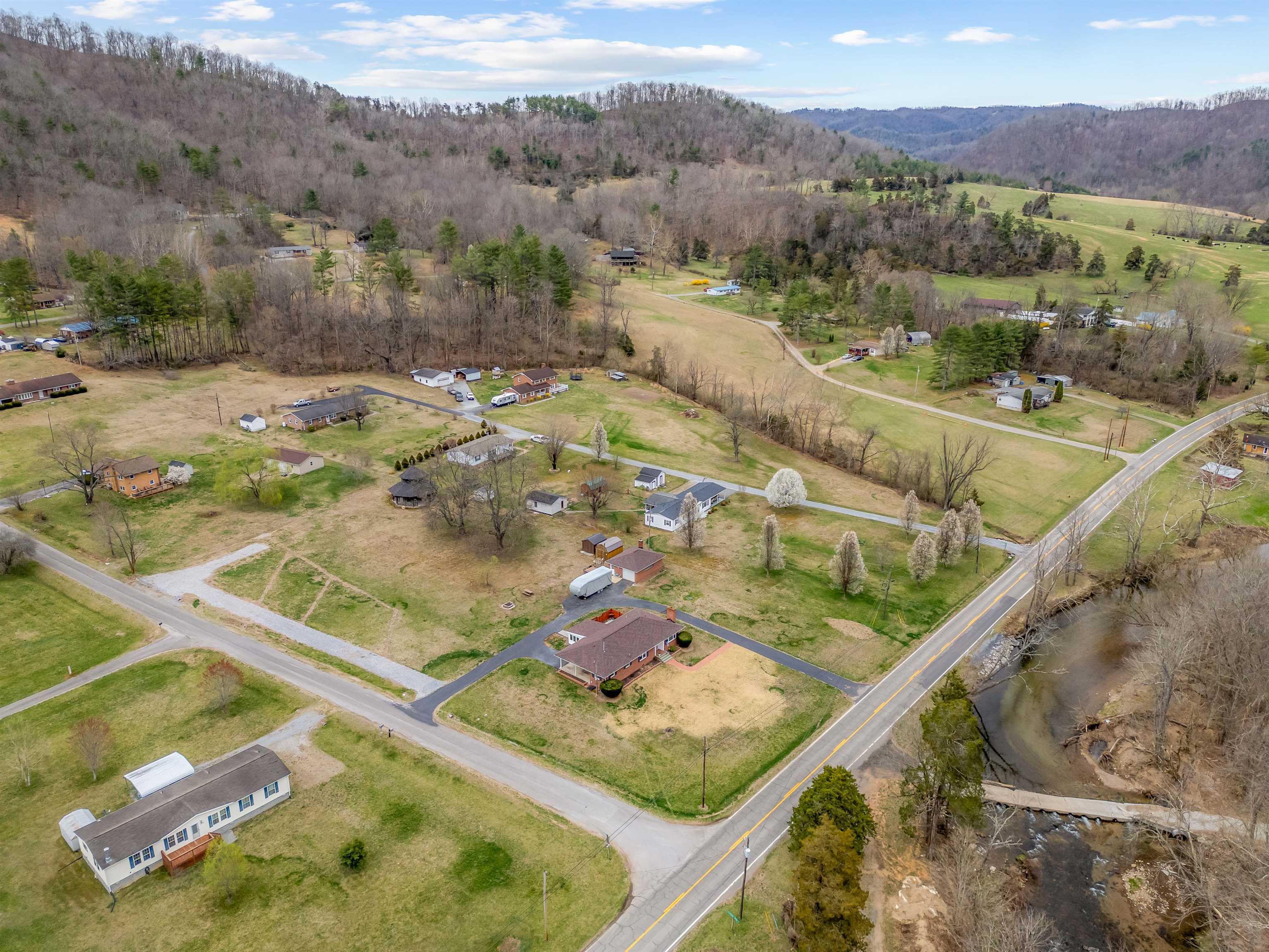 Shawsville, Virginia 24162, United States, 2 Bedrooms Bedrooms, ,2 BathroomsBathrooms,Residential,Active,106907