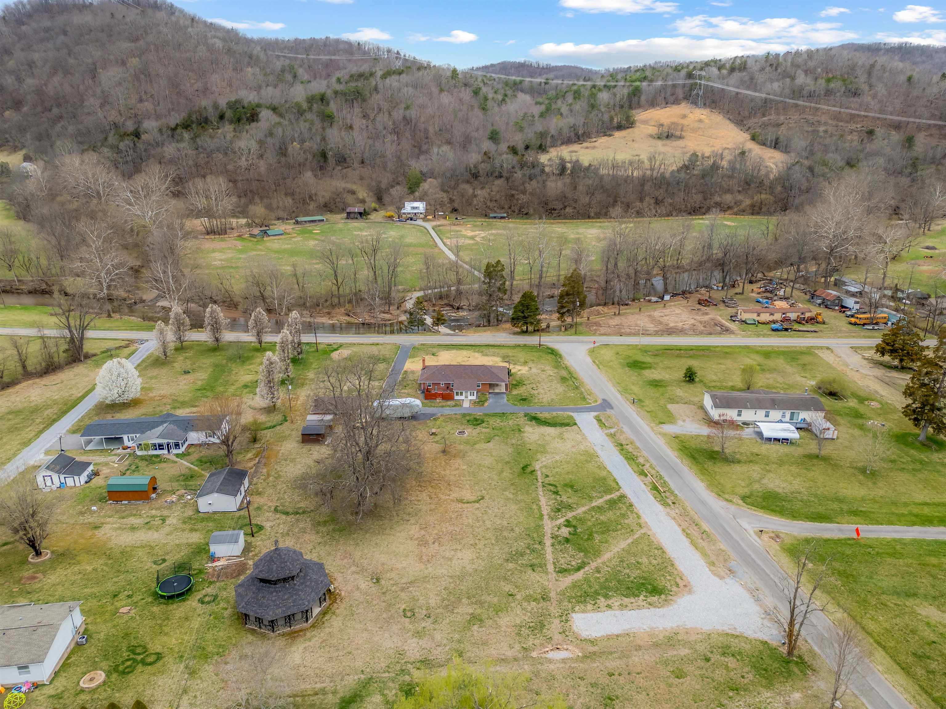 Shawsville, Virginia 24162, United States, 2 Bedrooms Bedrooms, ,2 BathroomsBathrooms,Residential,Active,106907