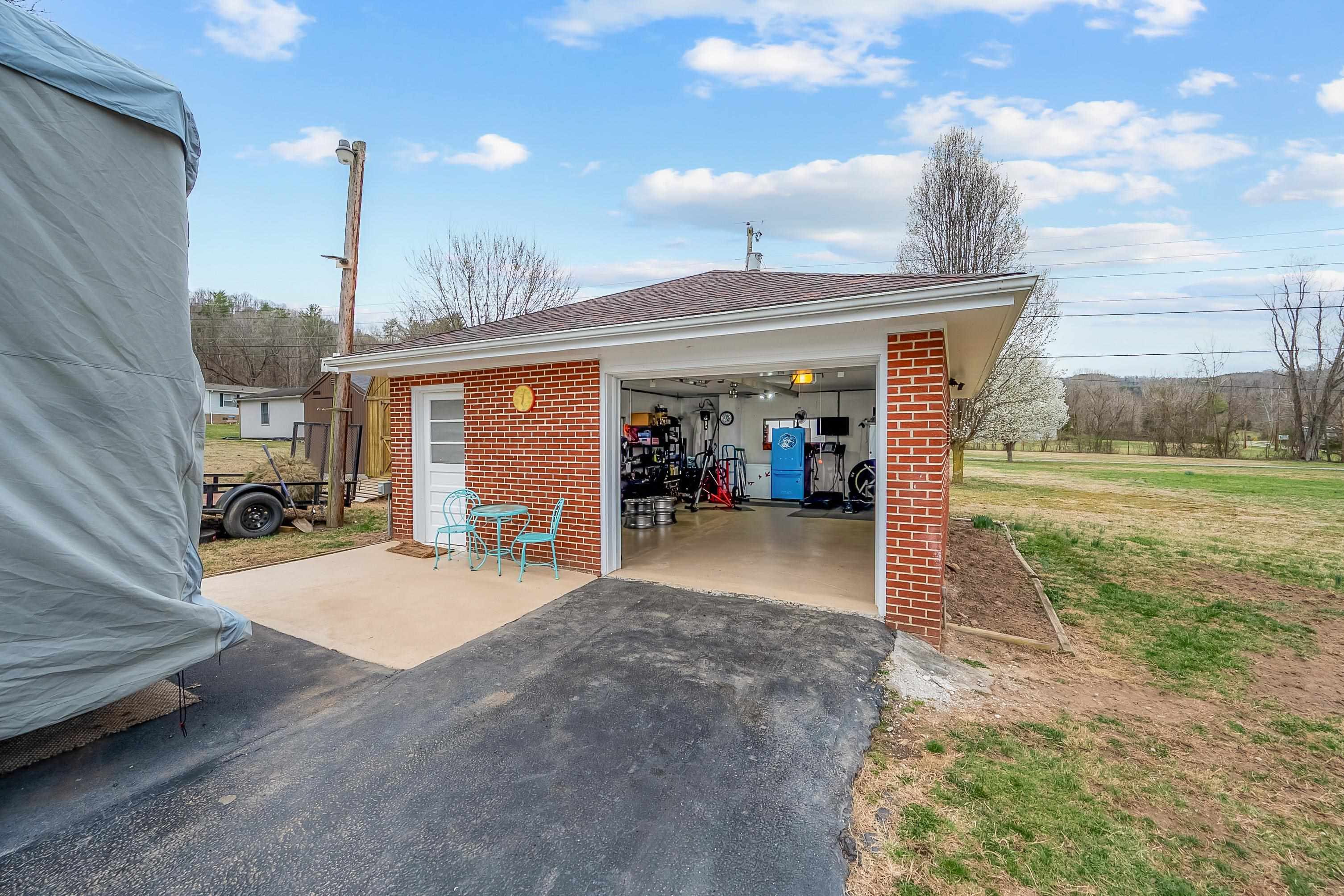 Shawsville, Virginia 24162, United States, 2 Bedrooms Bedrooms, ,2 BathroomsBathrooms,Residential,Active,106907