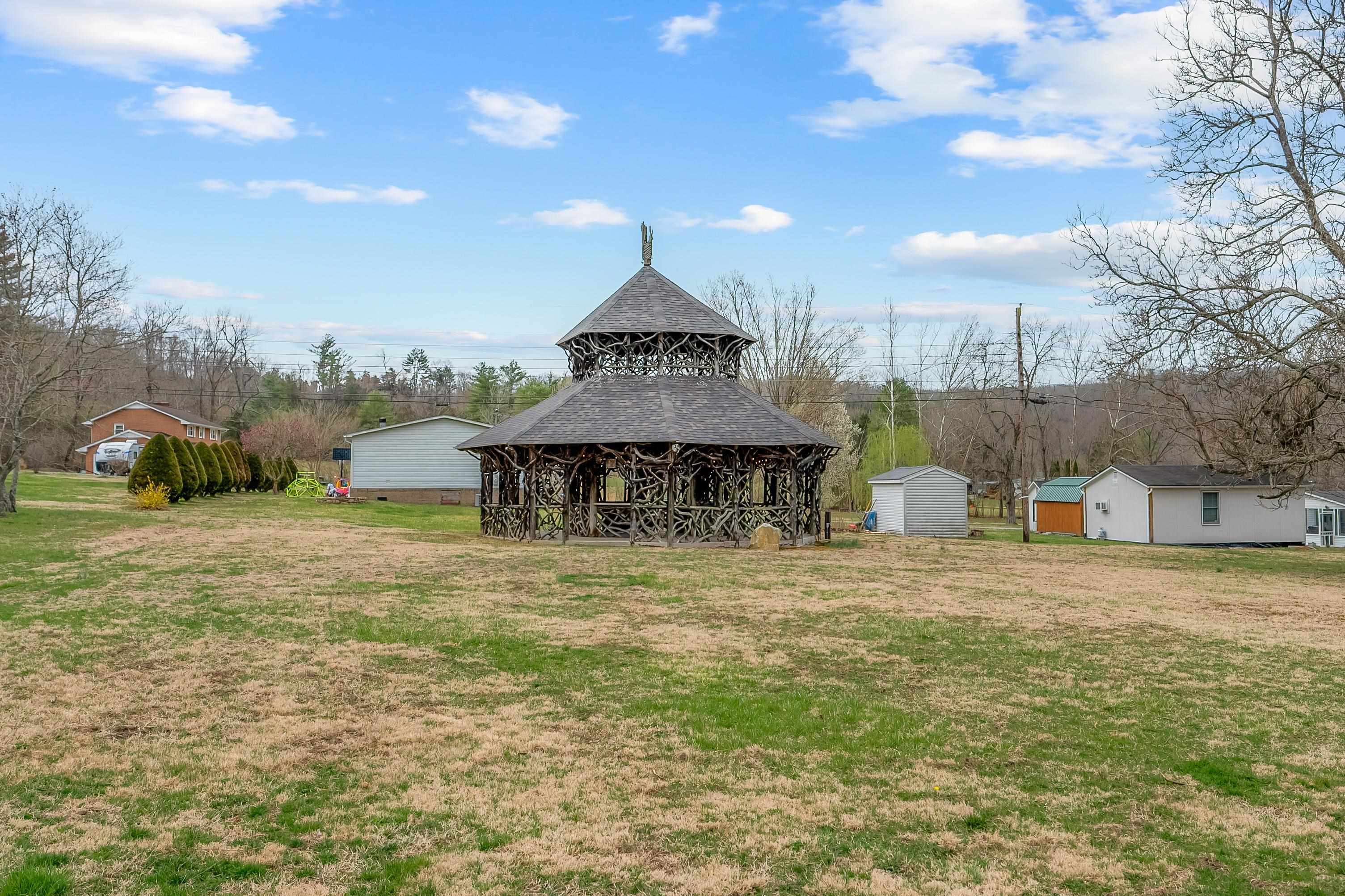Shawsville, Virginia 24162, United States, 2 Bedrooms Bedrooms, ,2 BathroomsBathrooms,Residential,Active,106907