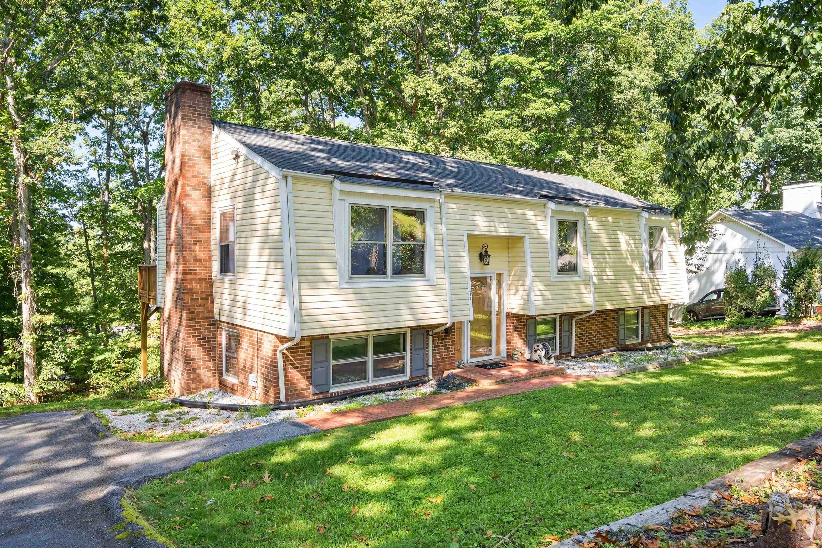 415 TOMAHAWK Drive