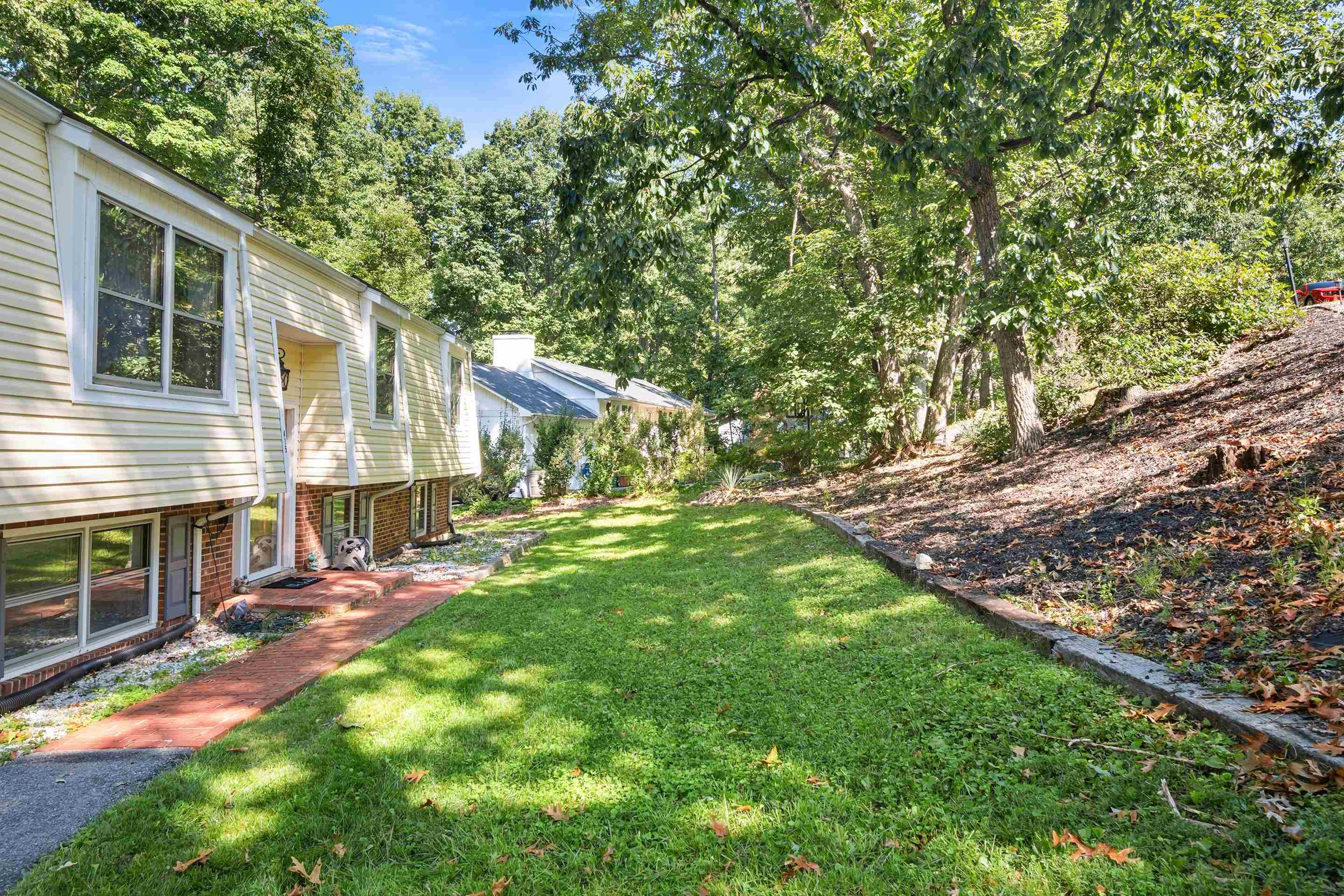 415 TOMAHAWK Drive