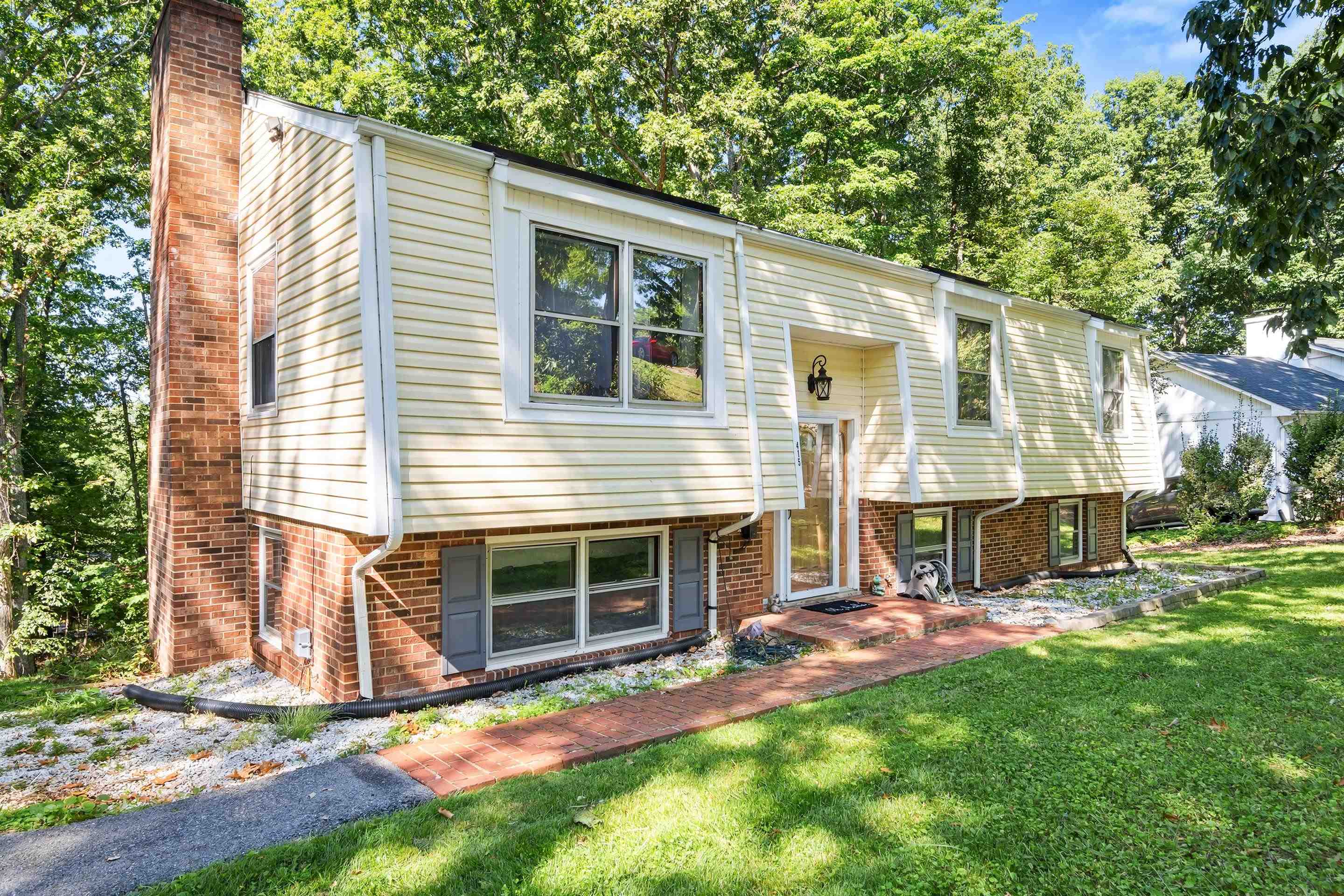 415 TOMAHAWK Drive