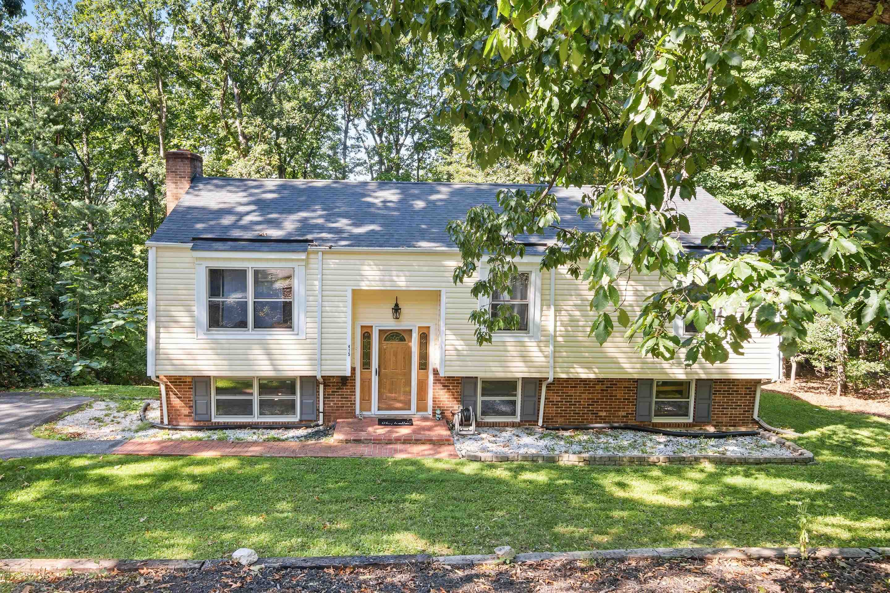 415 TOMAHAWK Drive