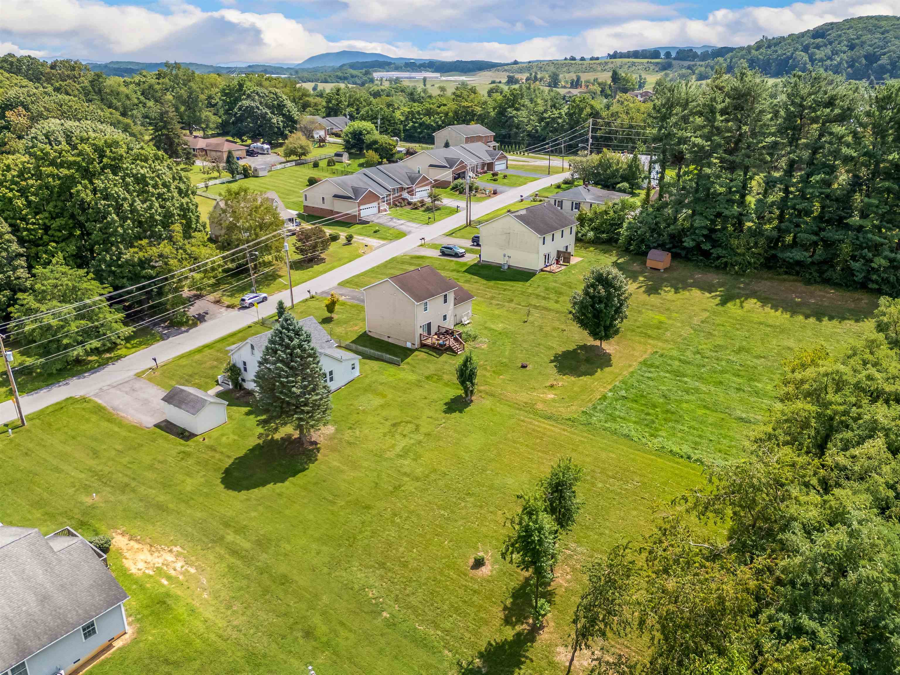 Christiansburg, Virginia 24073, United States, 3 Bedrooms Bedrooms, ,2 BathroomsBathrooms,Residential,Active,199841