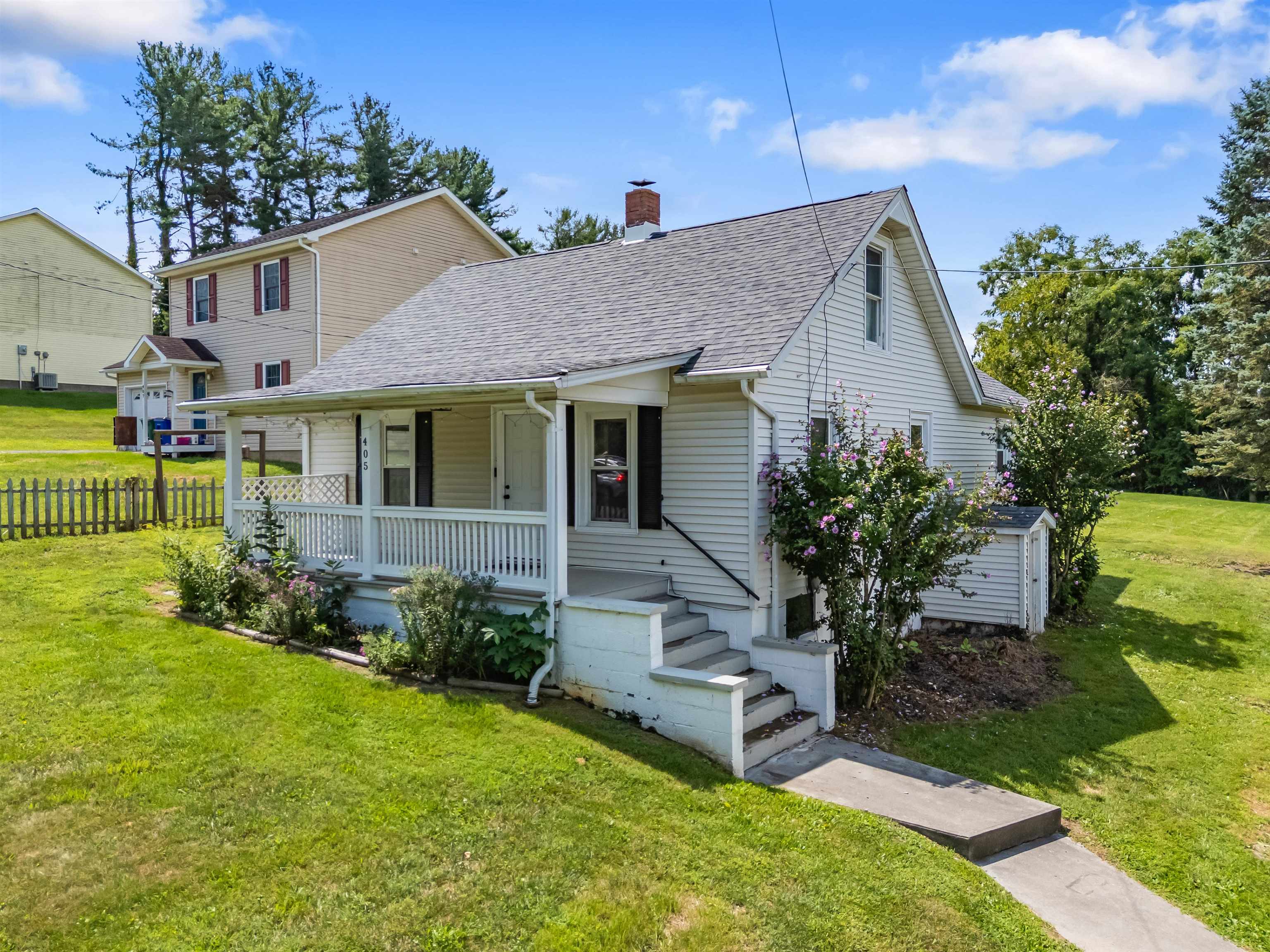 Christiansburg, Virginia 24073, United States, 3 Bedrooms Bedrooms, ,2 BathroomsBathrooms,Residential,Active,199841