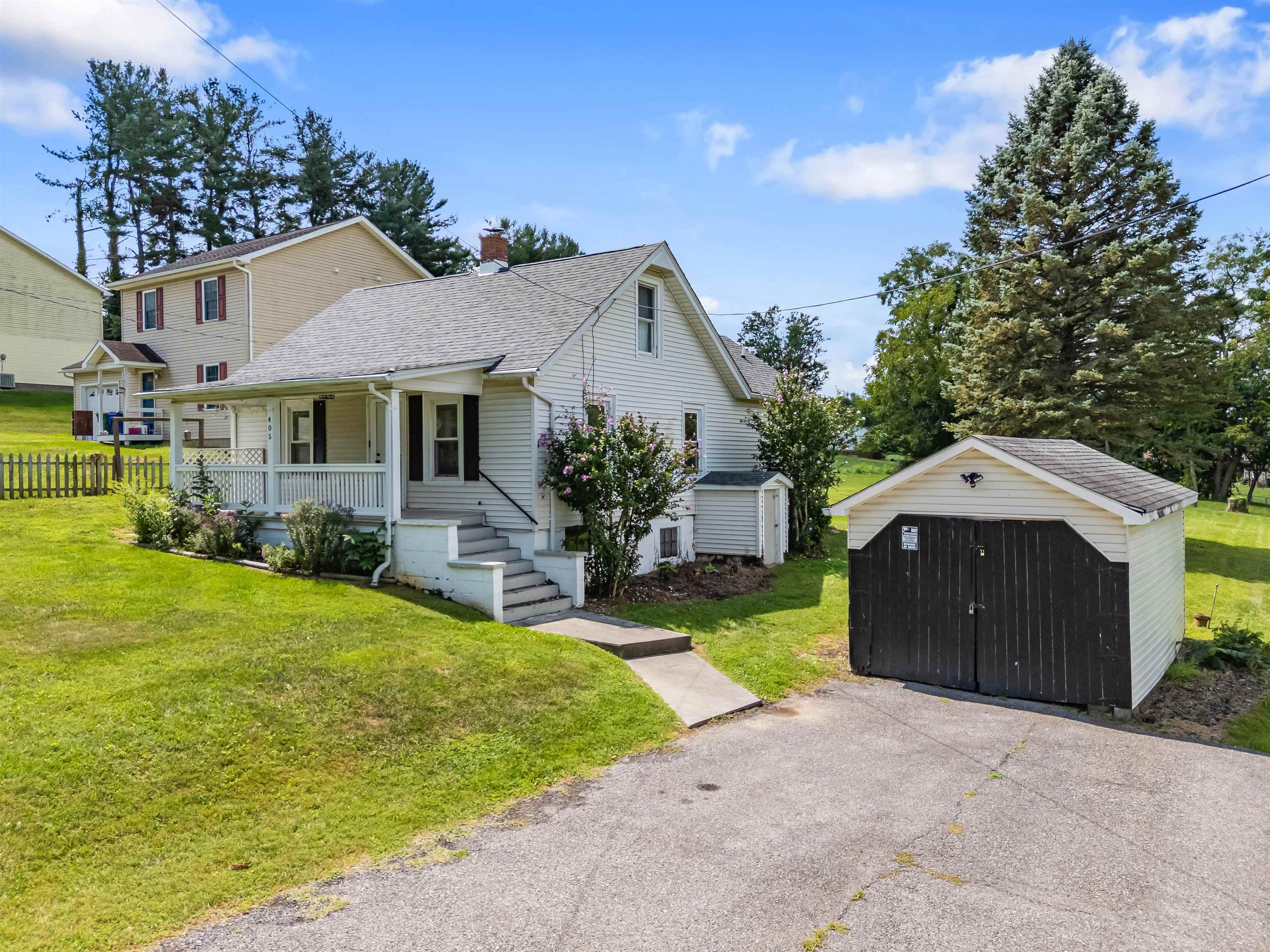 Christiansburg, Virginia 24073, United States, 3 Bedrooms Bedrooms, ,2 BathroomsBathrooms,Residential,Active,199841