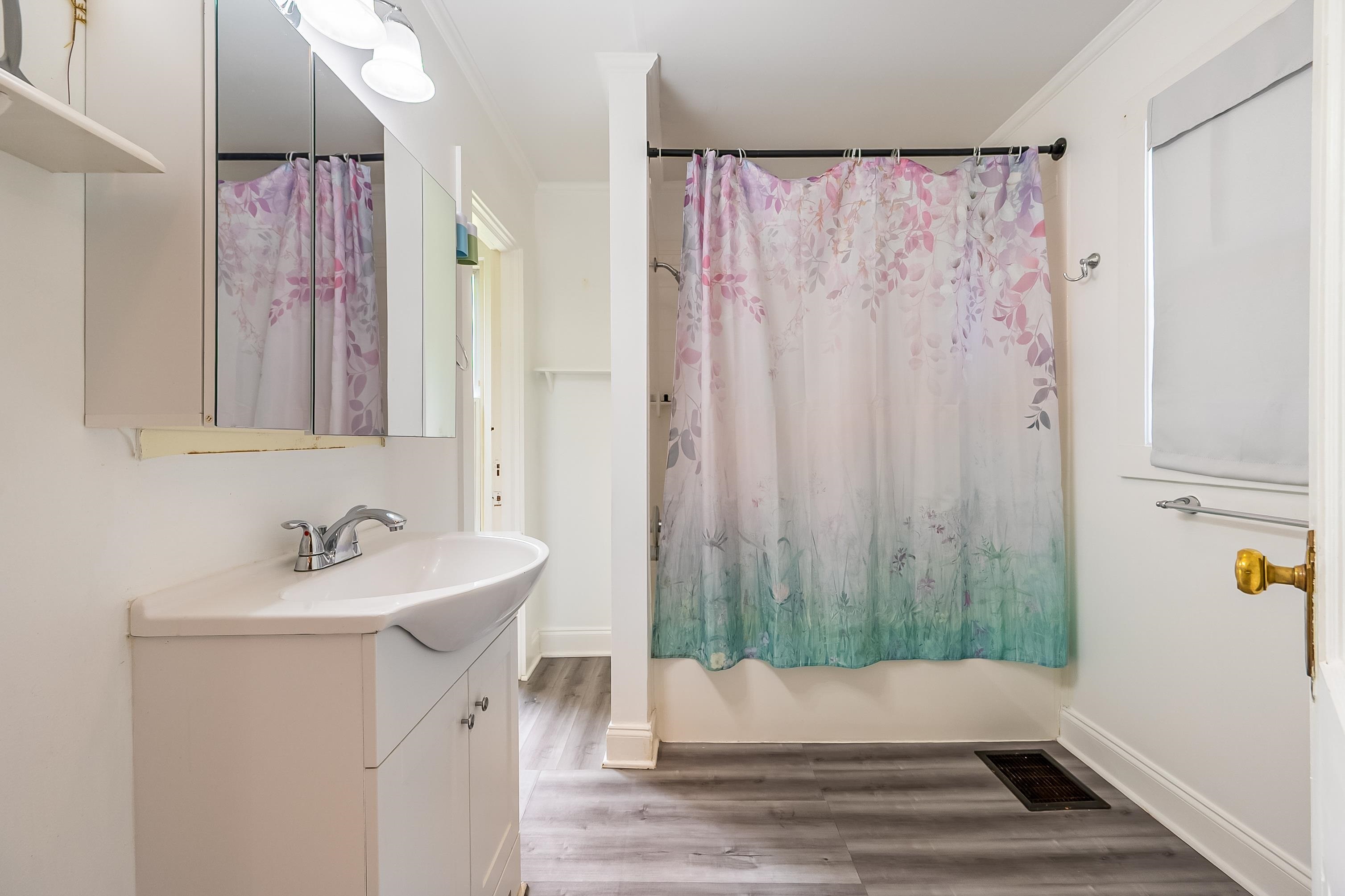 Christiansburg, Virginia 24073, United States, 3 Bedrooms Bedrooms, ,2 BathroomsBathrooms,Residential,Active,199841