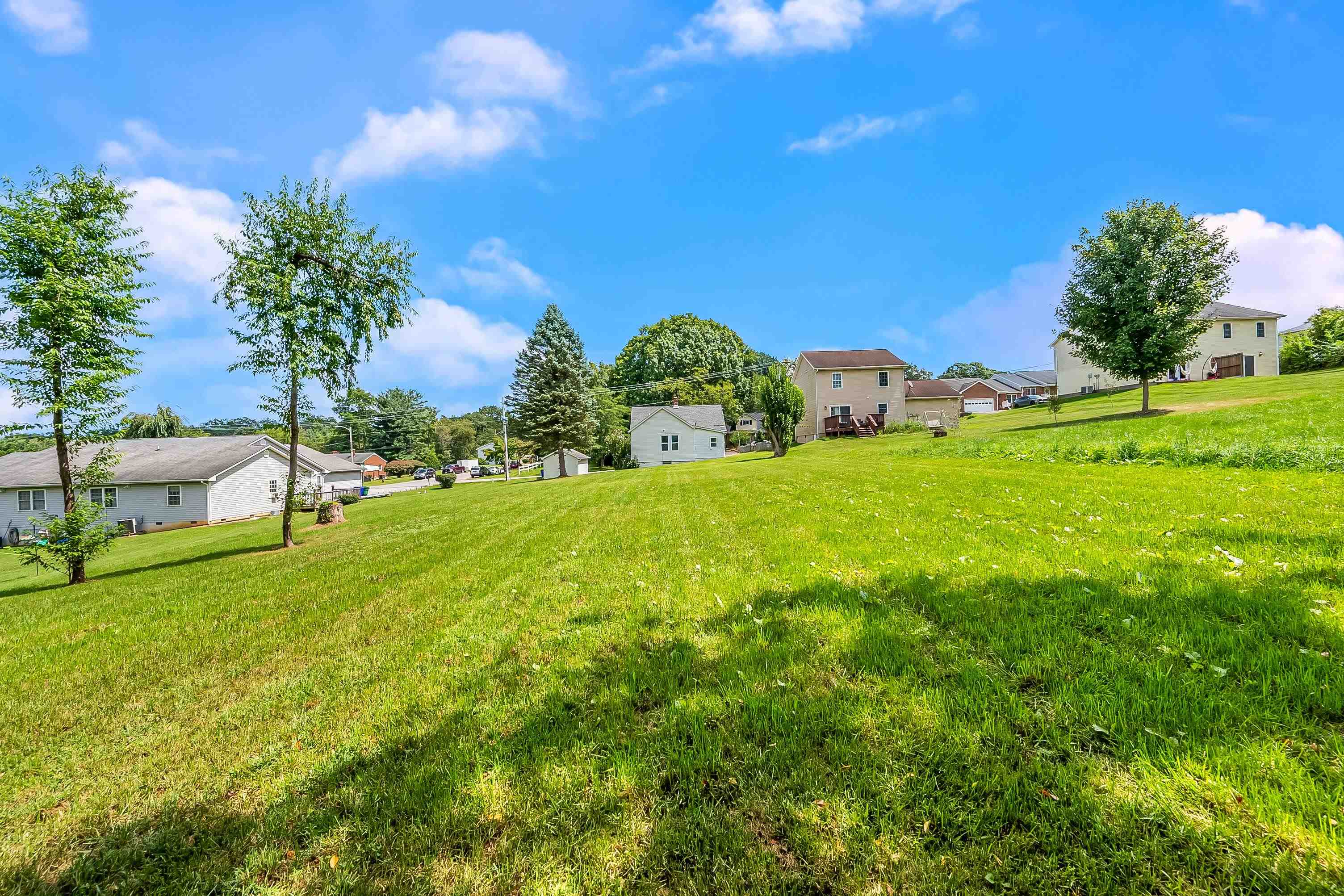 Christiansburg, Virginia 24073, United States, 3 Bedrooms Bedrooms, ,2 BathroomsBathrooms,Residential,Active,199841