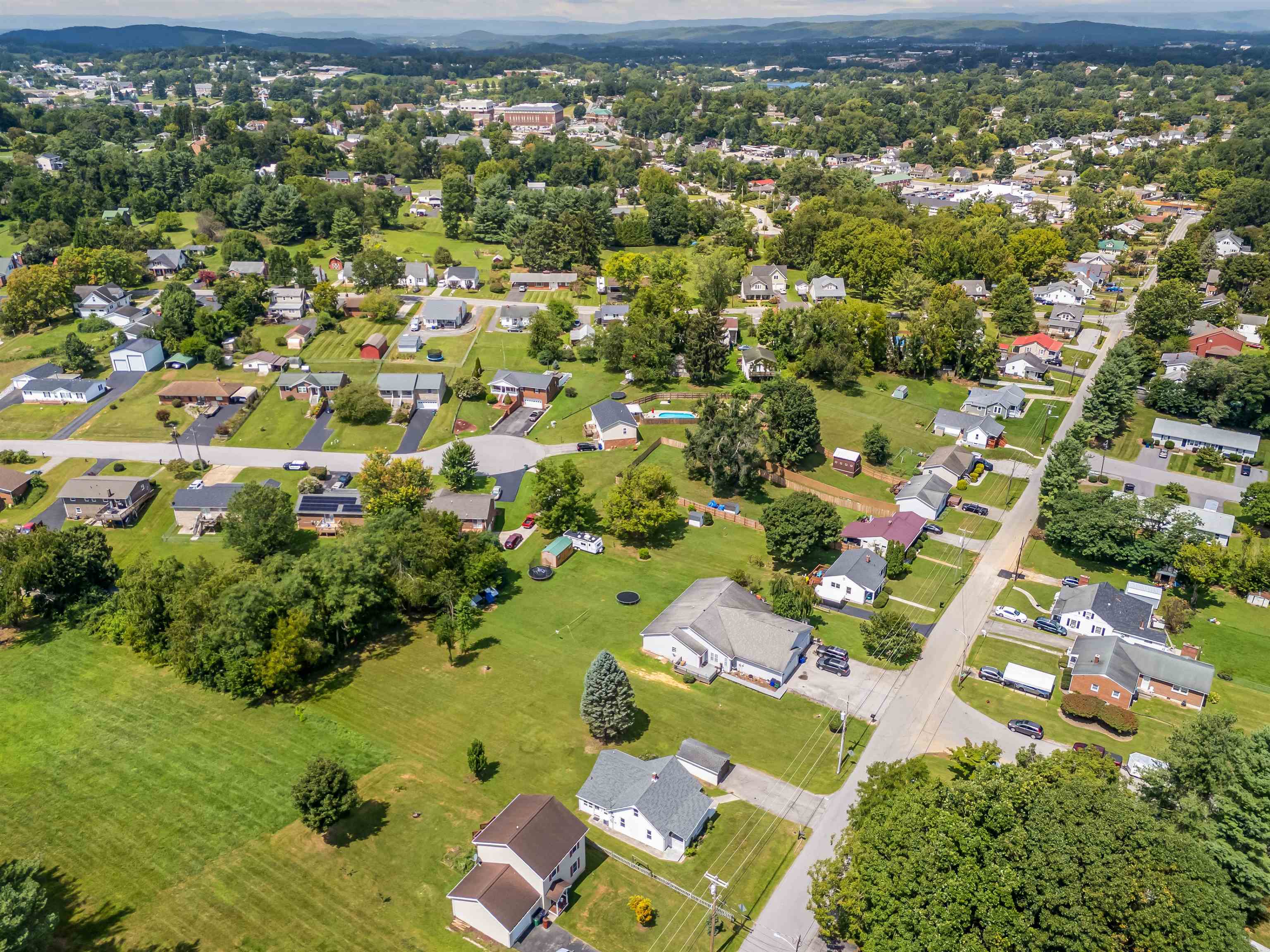 Christiansburg, Virginia 24073, United States, 3 Bedrooms Bedrooms, ,2 BathroomsBathrooms,Residential,Active,199841