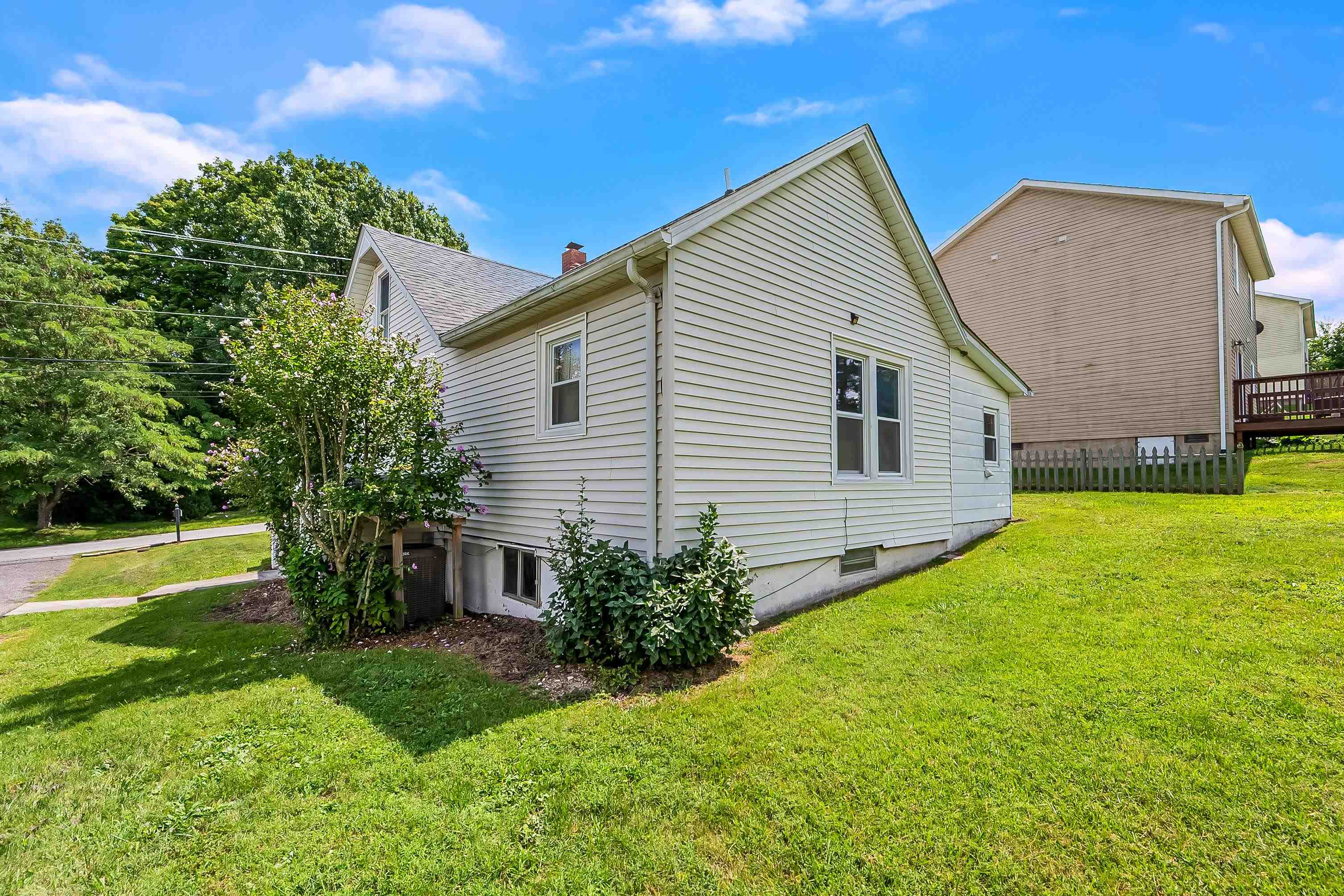 Christiansburg, Virginia 24073, United States, 3 Bedrooms Bedrooms, ,2 BathroomsBathrooms,Residential,Active,199841