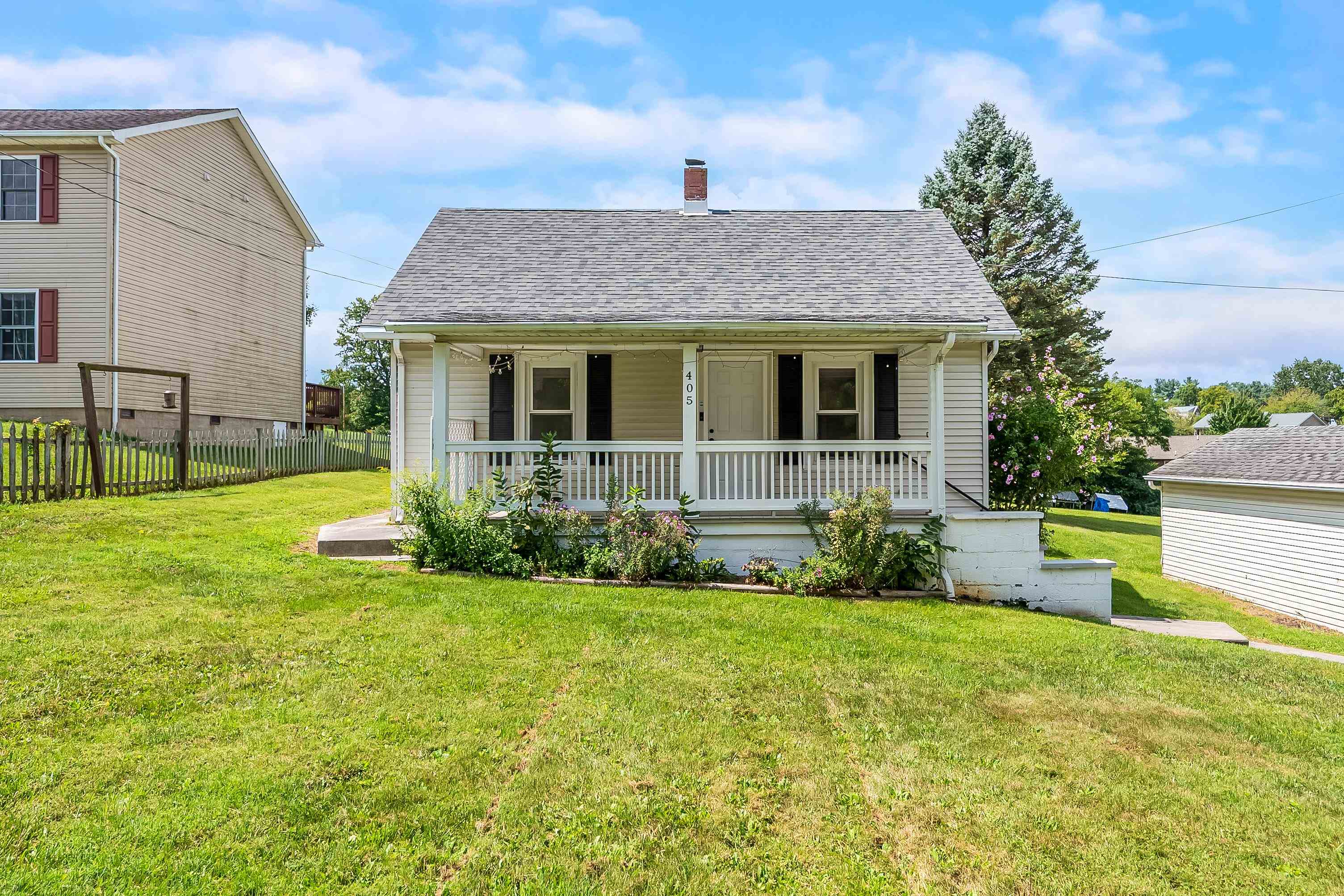 Christiansburg, Virginia 24073, United States, 3 Bedrooms Bedrooms, ,2 BathroomsBathrooms,Residential,Active,199841