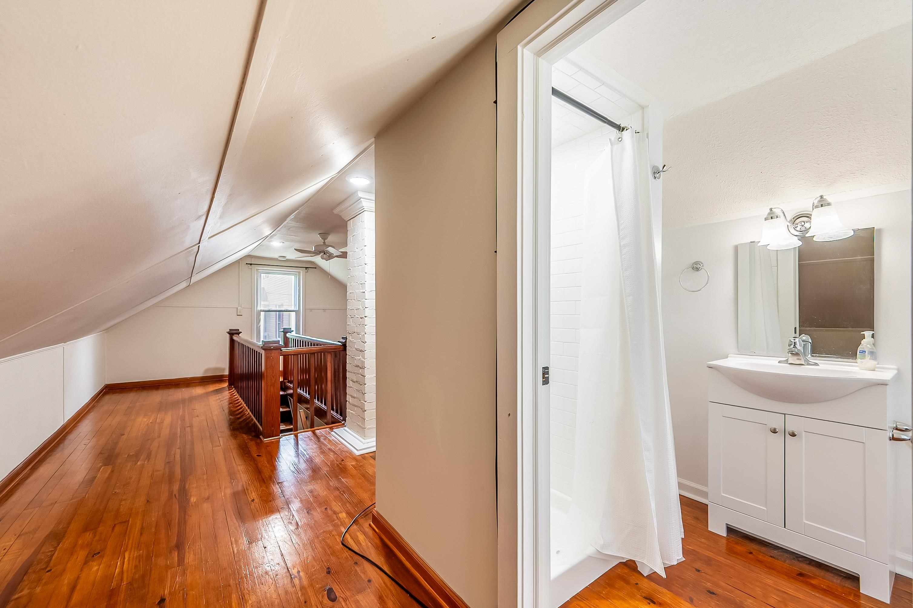 Christiansburg, Virginia 24073, United States, 3 Bedrooms Bedrooms, ,2 BathroomsBathrooms,Residential,Active,199841