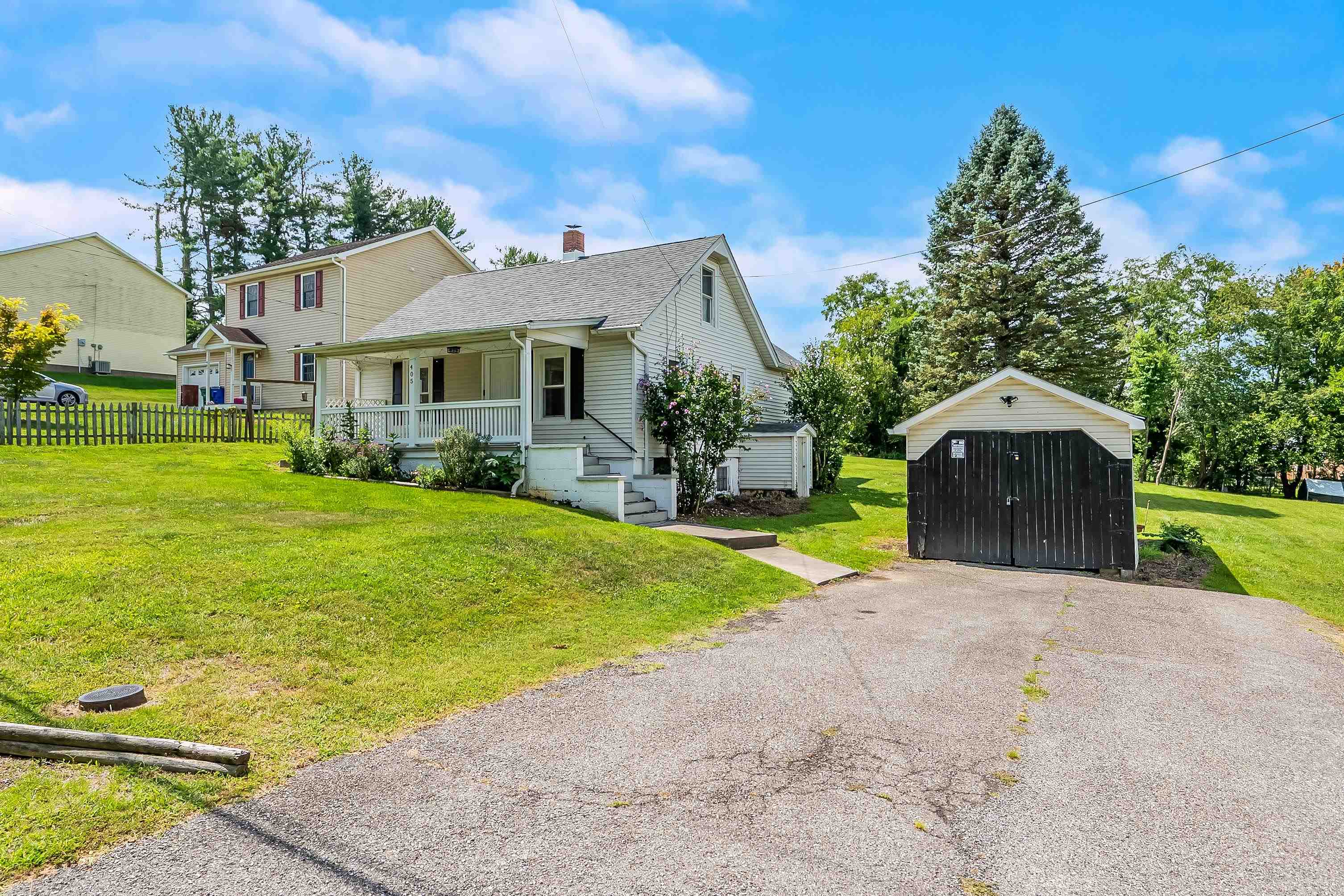 Christiansburg, Virginia 24073, United States, 3 Bedrooms Bedrooms, ,2 BathroomsBathrooms,Residential,Active,199841