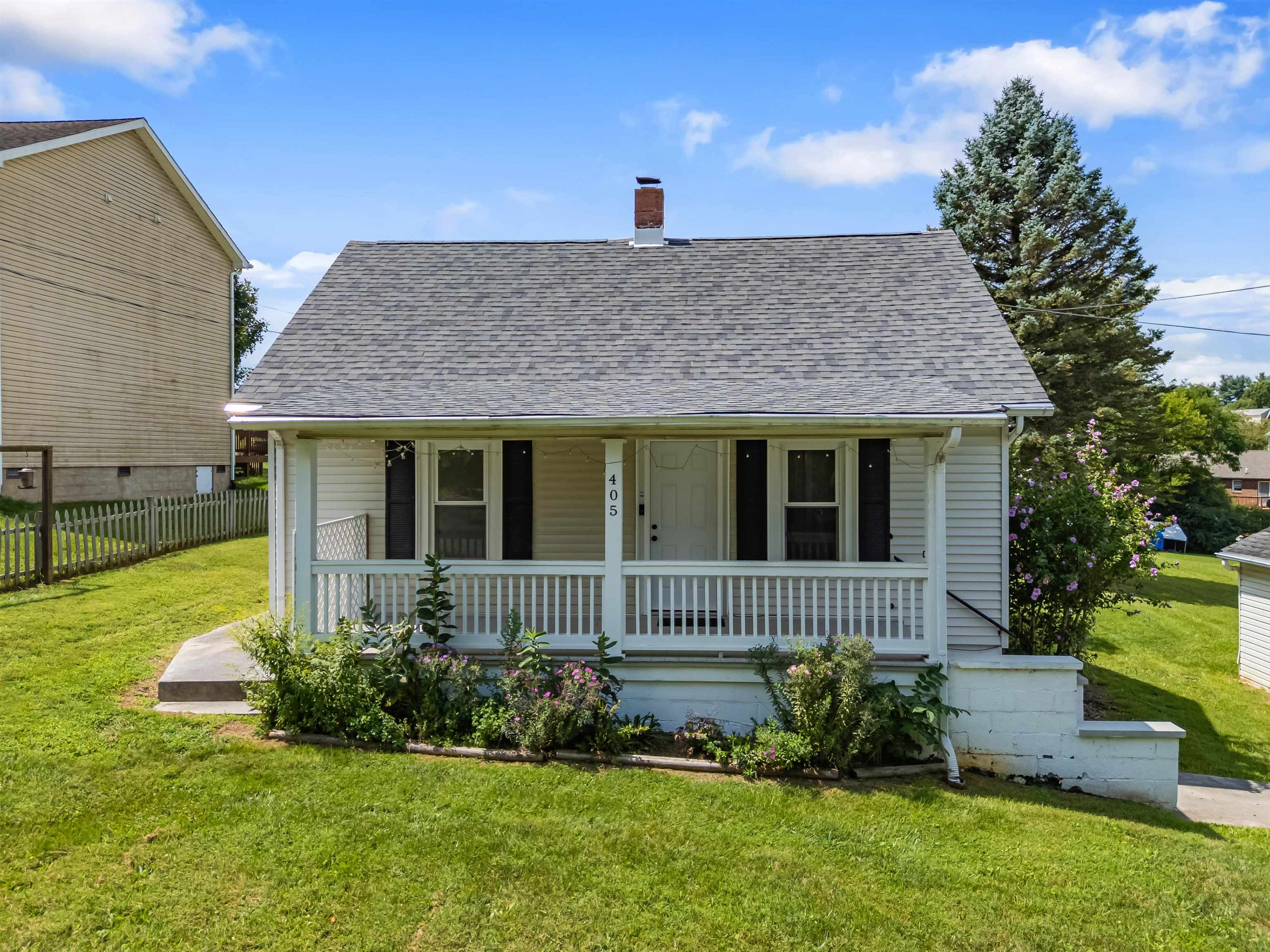 Christiansburg, Virginia 24073, United States, 3 Bedrooms Bedrooms, ,2 BathroomsBathrooms,Residential,Active,199841