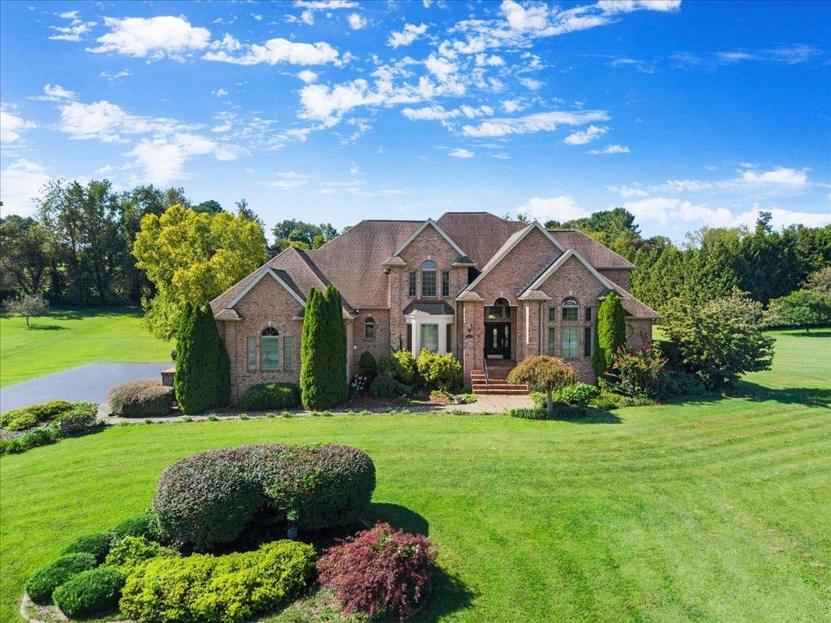 2251 LAKE VISTA Drive