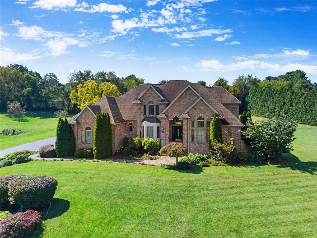 2251 LAKE VISTA Drive