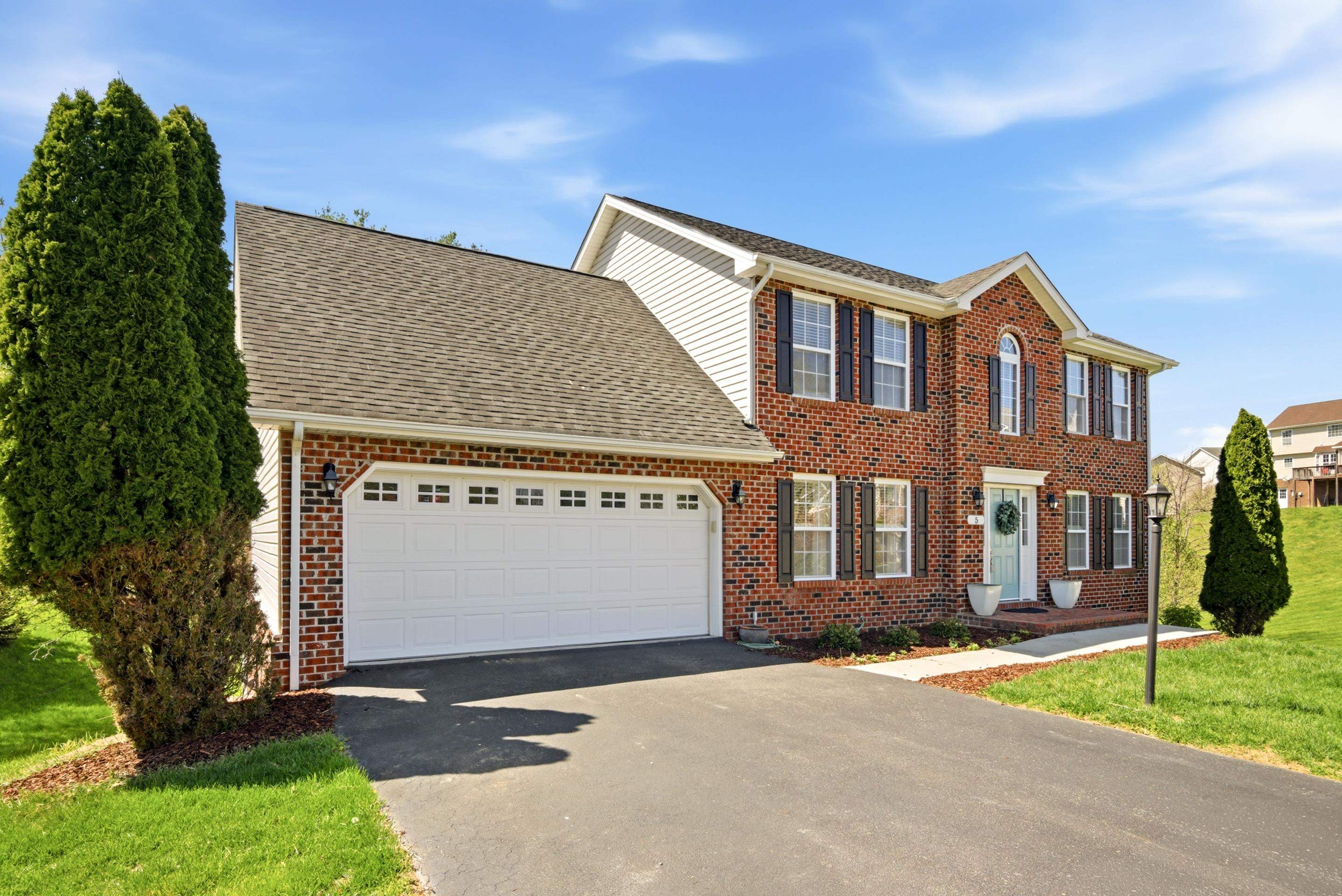 5 King Charles Court NW