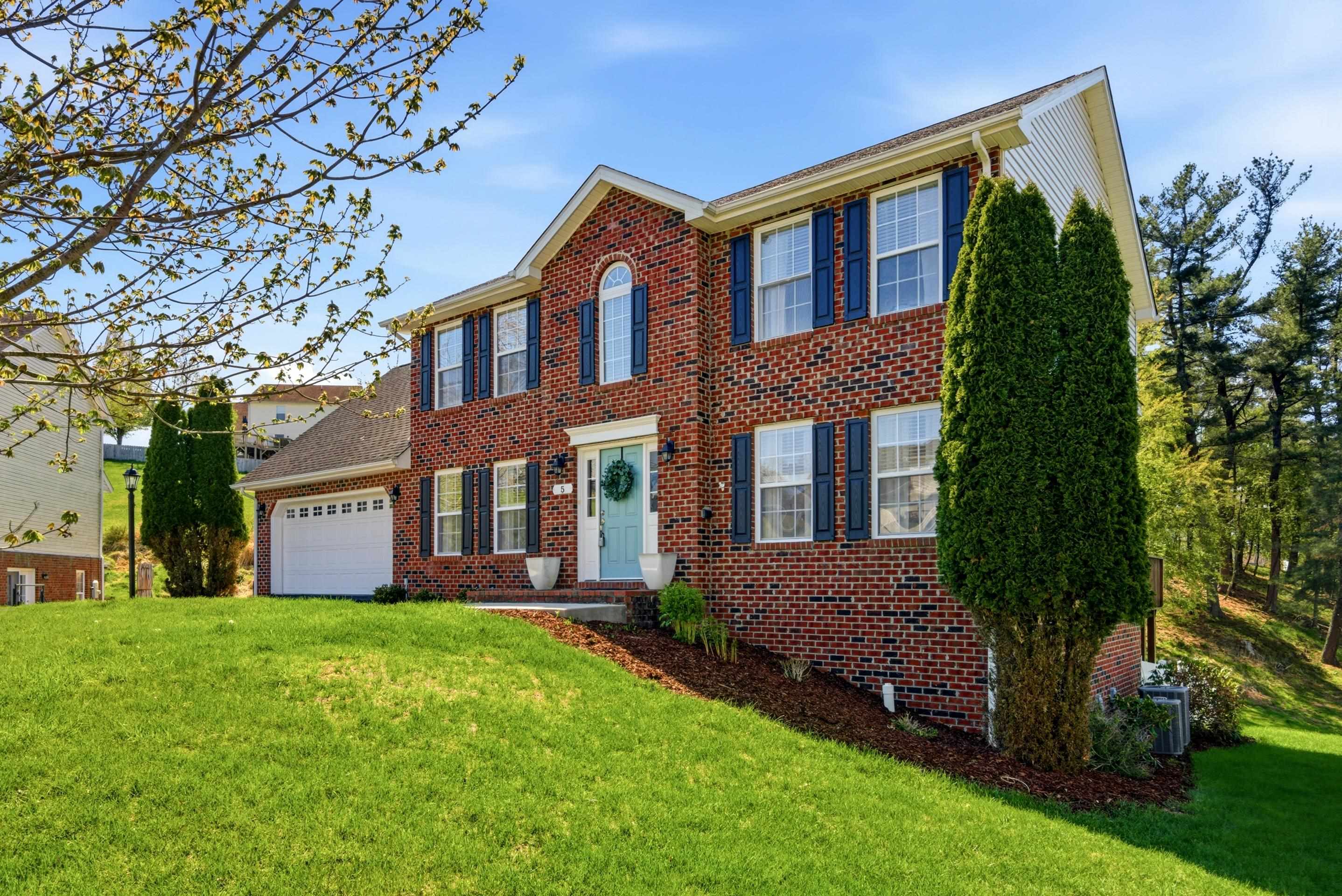 5 King Charles Court NW