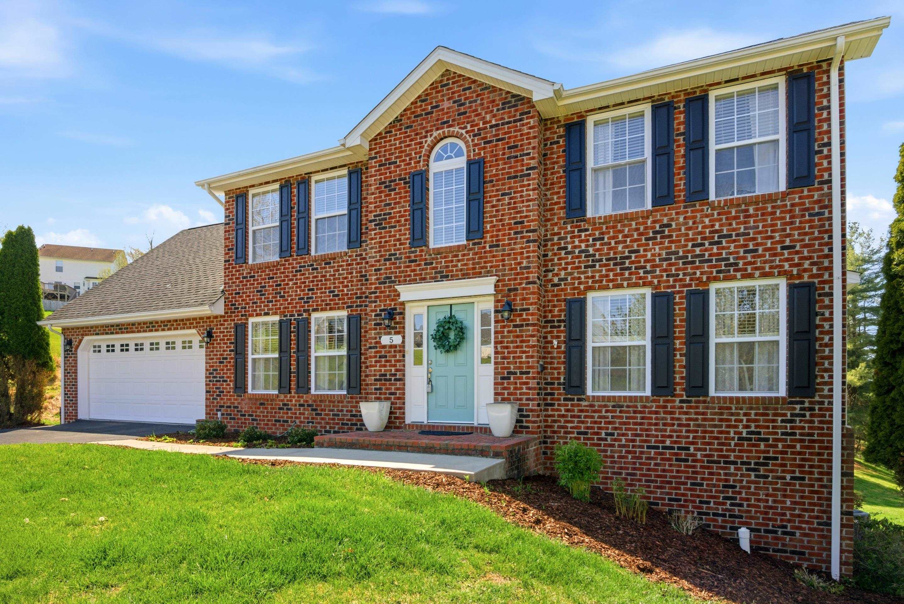 5 King Charles Court NW
