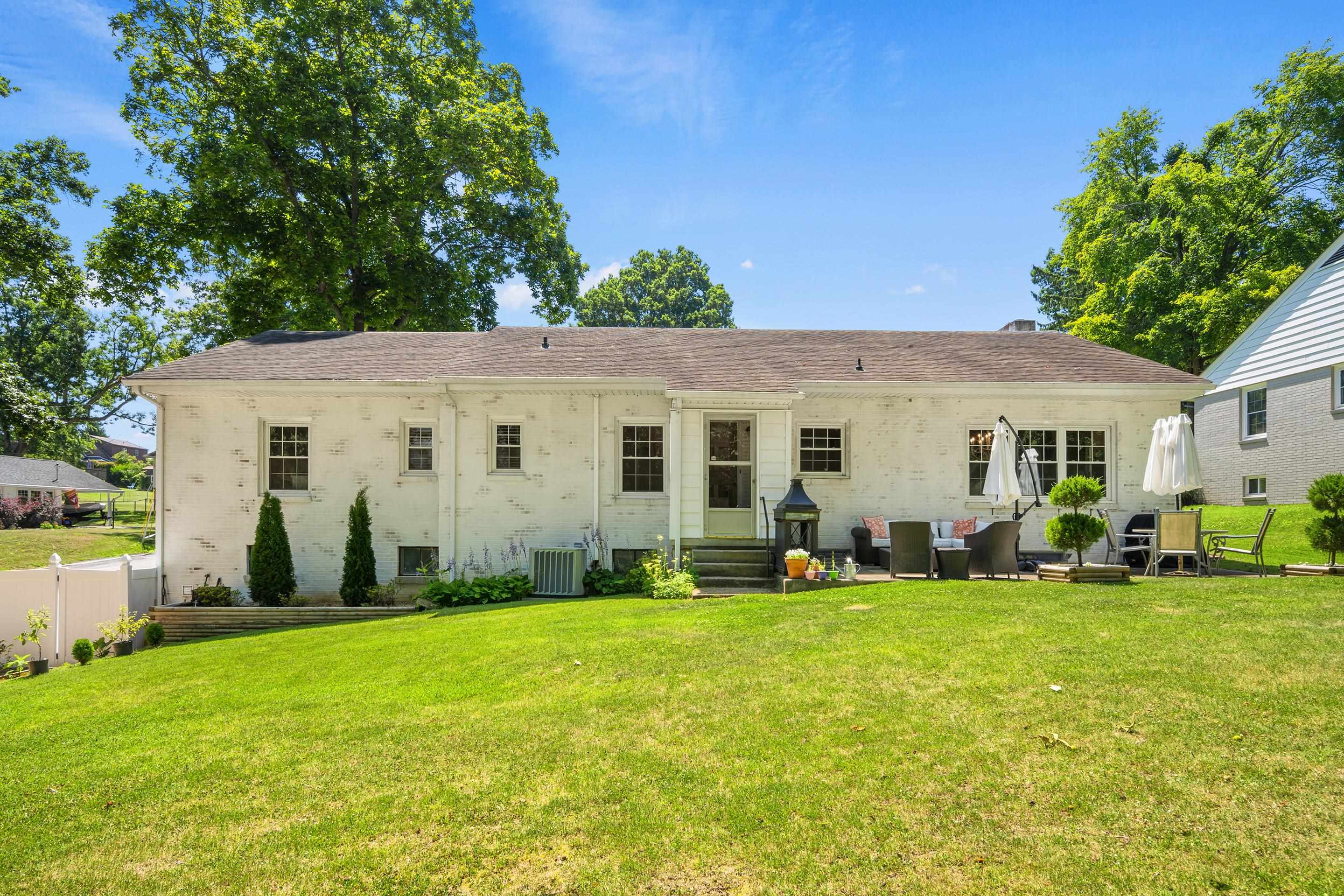 905 Oak Drive