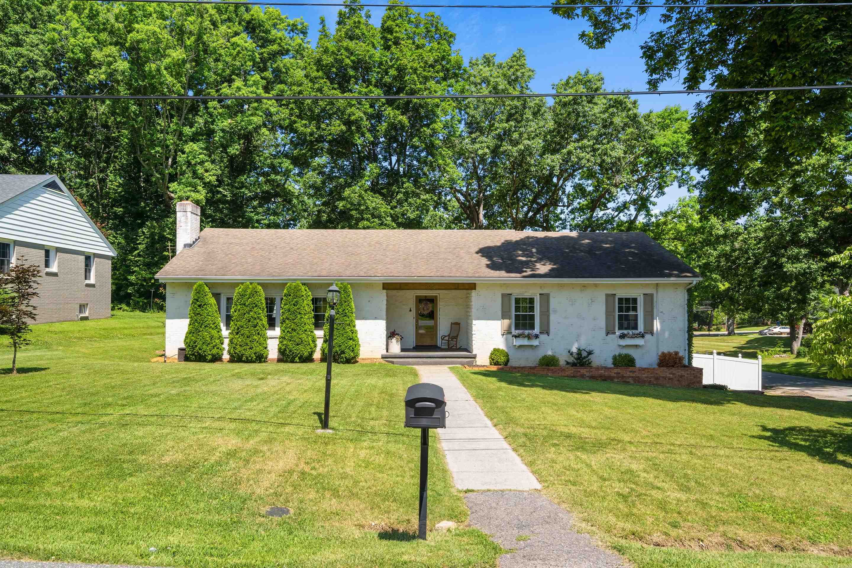 905 Oak Drive