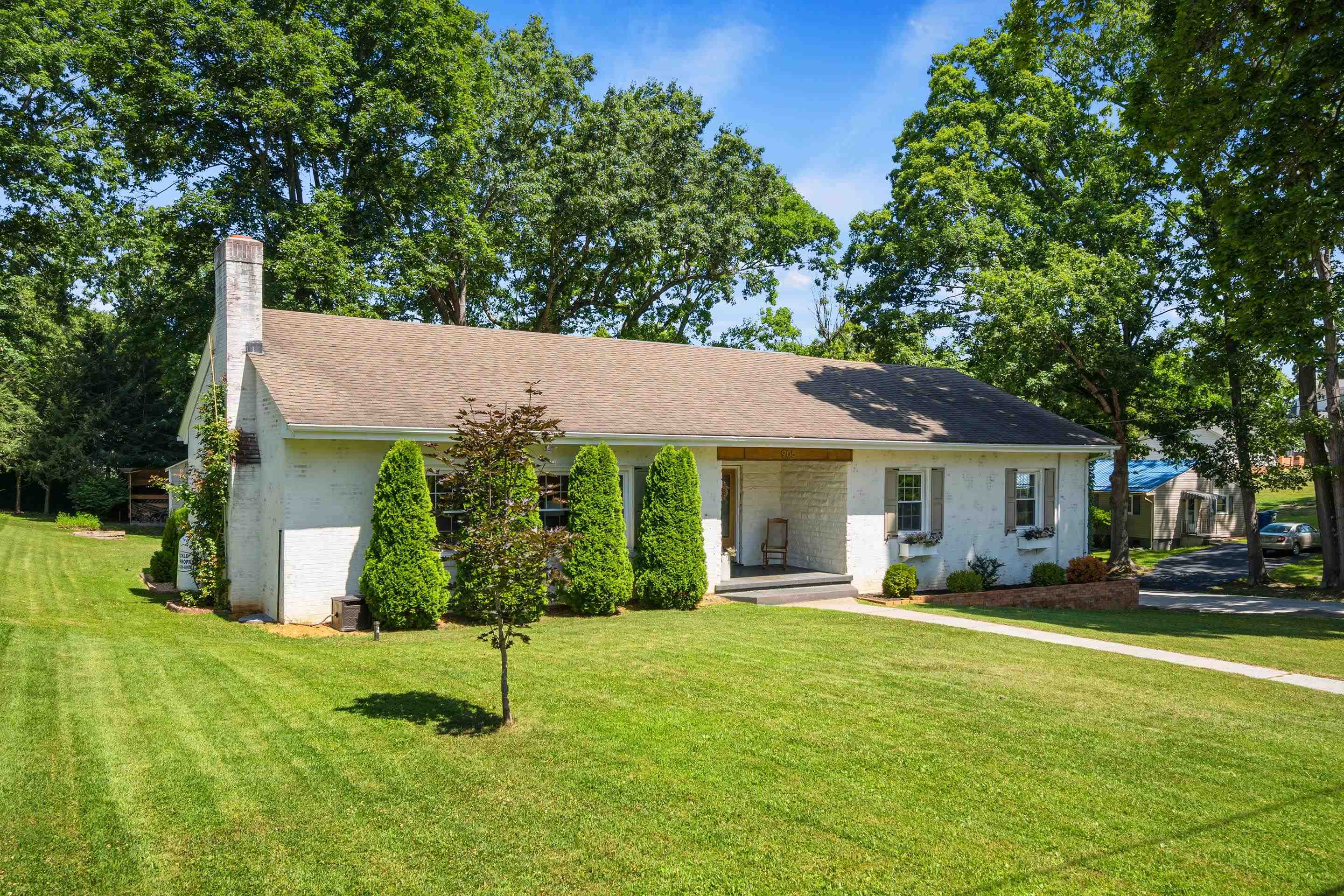 905 Oak Drive