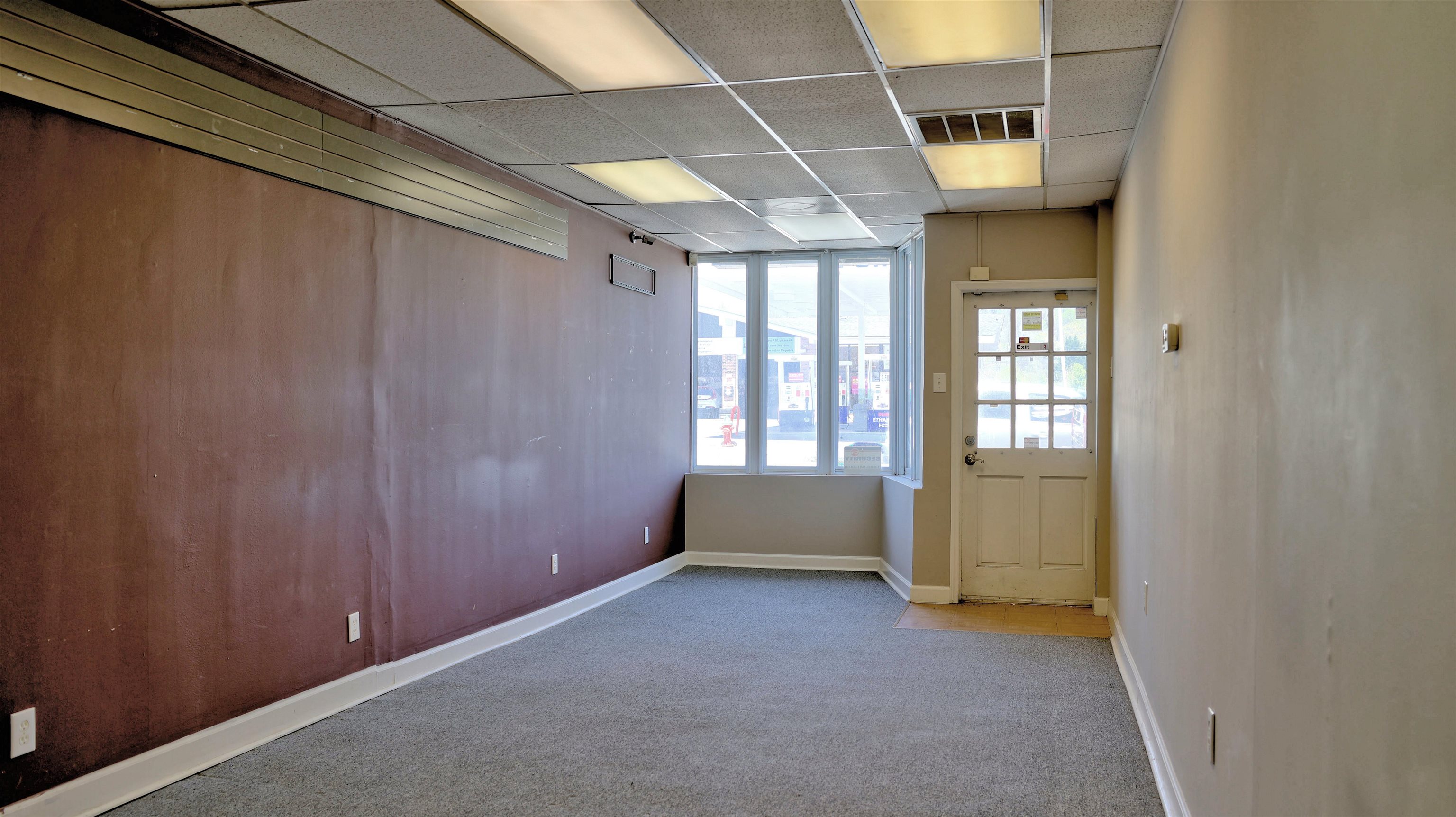 1087 E MAIN Street